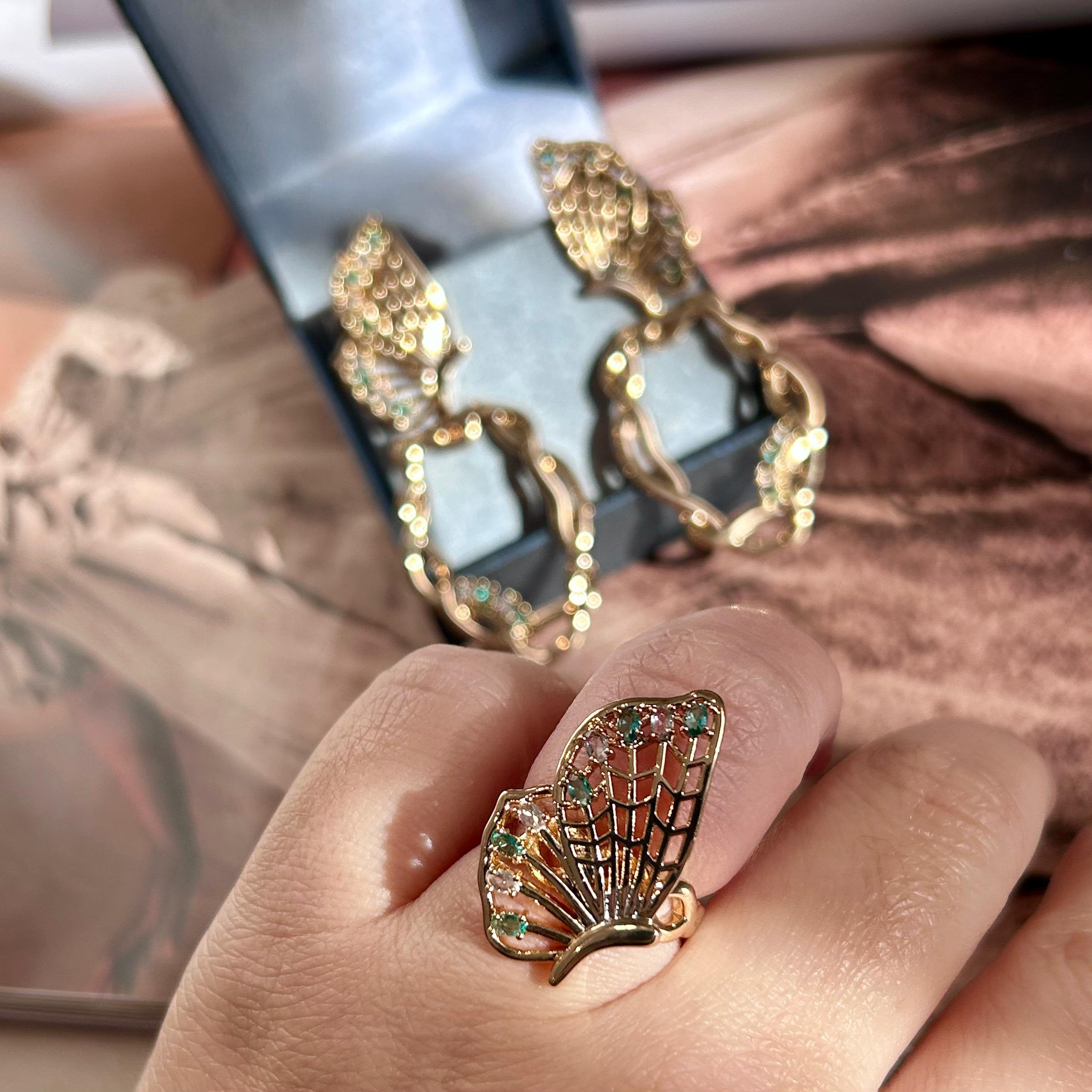 Conjunto Brinco e Anel Borboleta Detalhes Verdes