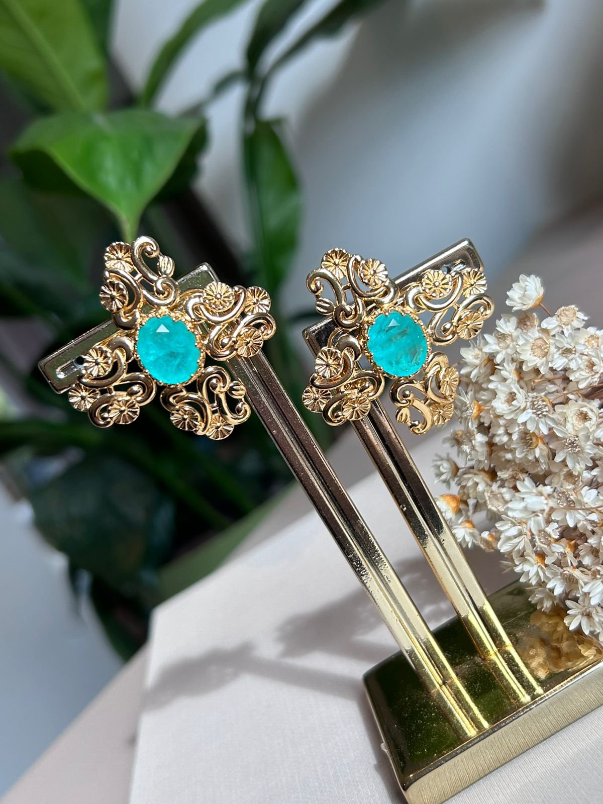 Brinco Rendado com Pedra Turmalina Dourado