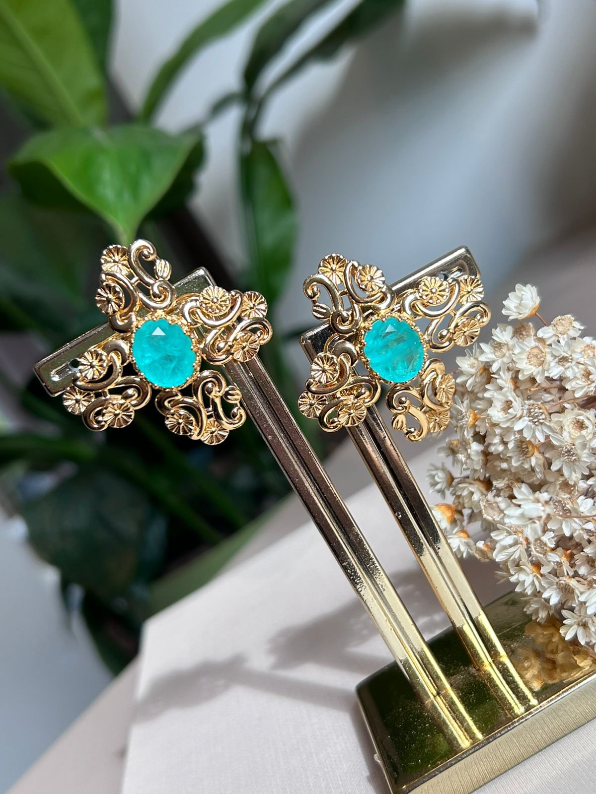 Brinco Rendado com Pedra Turmalina Dourado