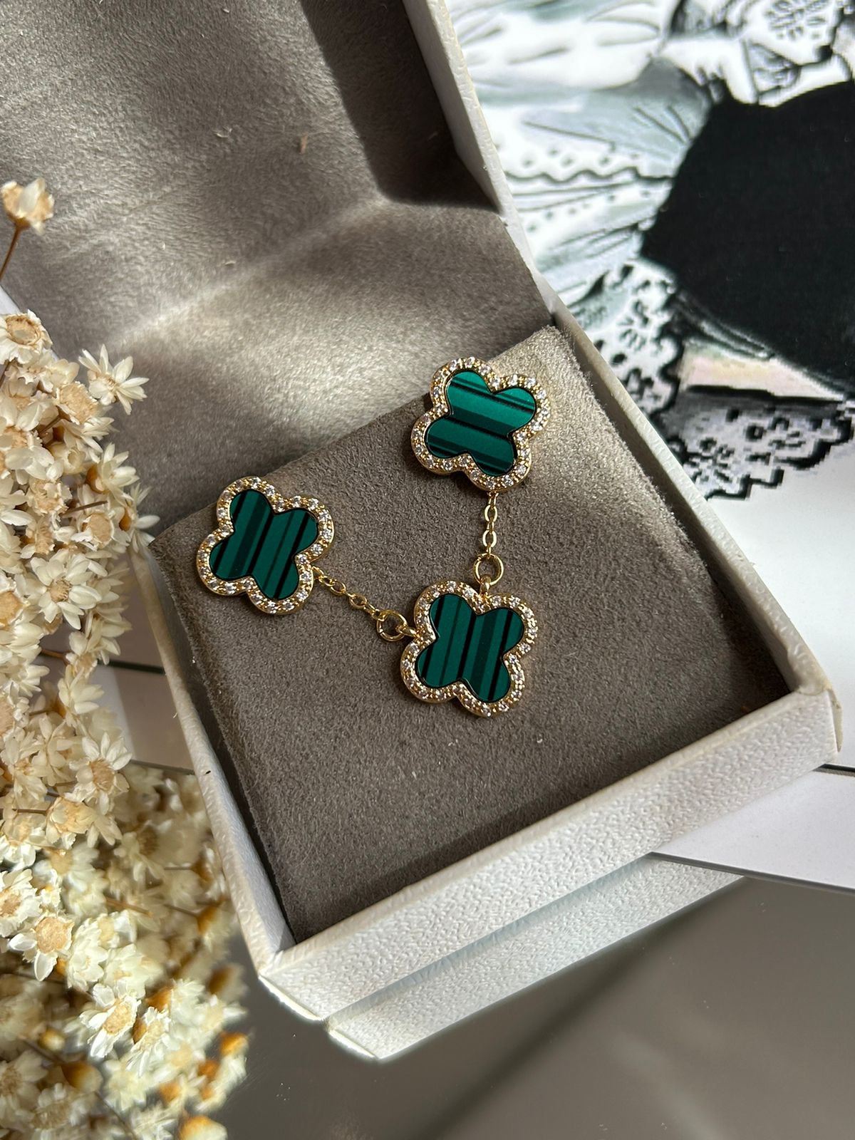 Conjunto Brinco e Colar trevo Malaquita Ouro