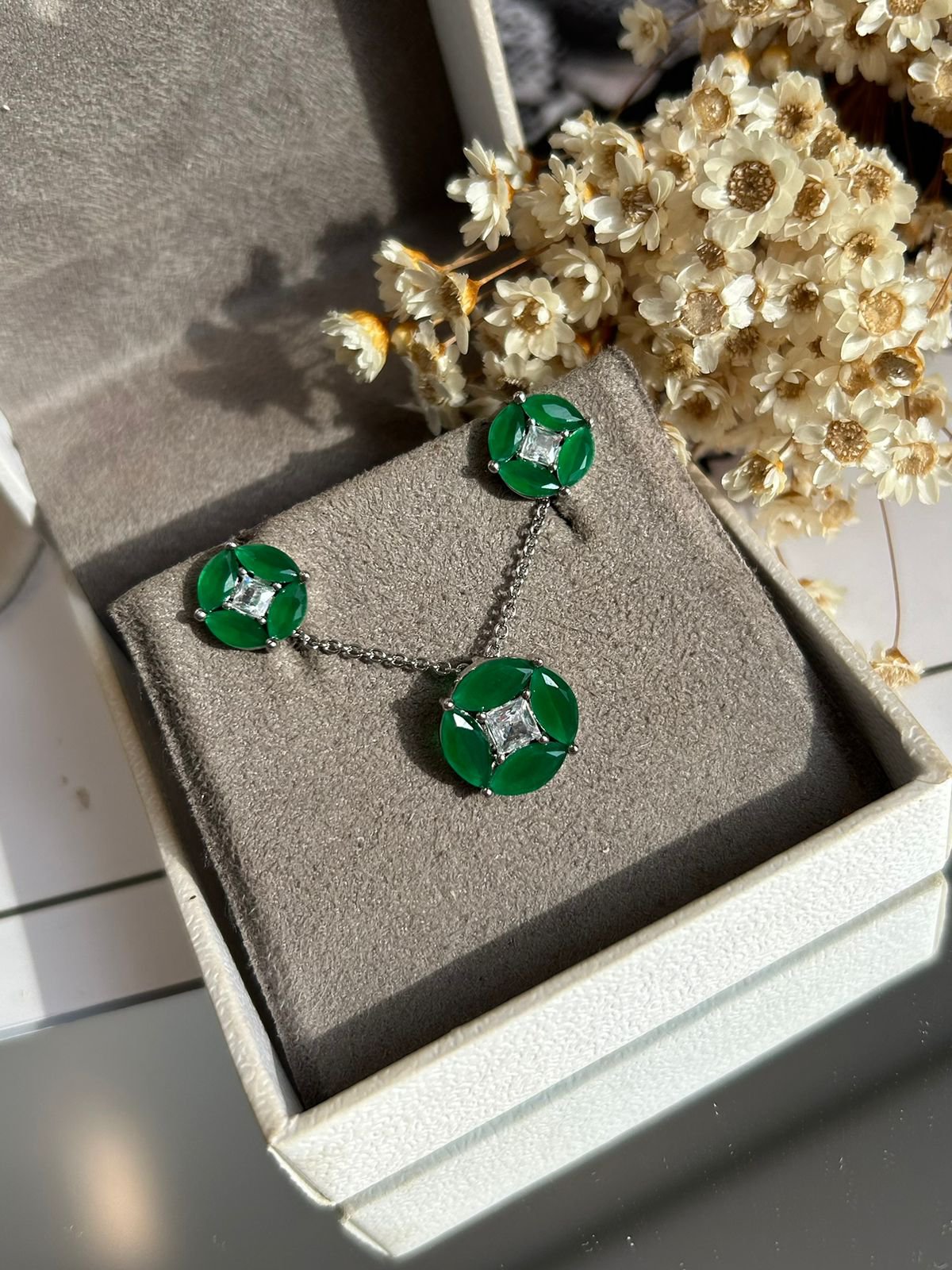 Conjunto Brinco e Colar Verde Esmeralda Banho Ródio Branco
