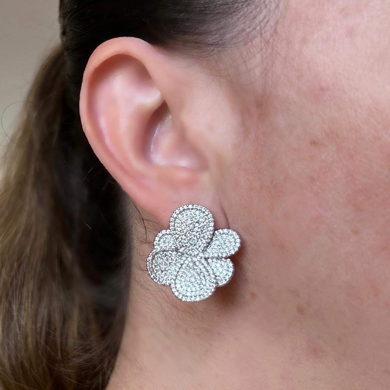 Conjunto Brinco e Anel Flor Cravejada Prateado
