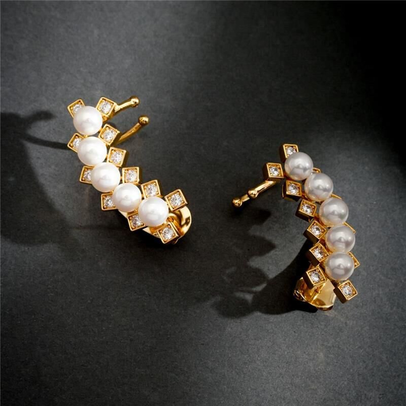 Earcuff Luxo Pérola Shell Dourado
