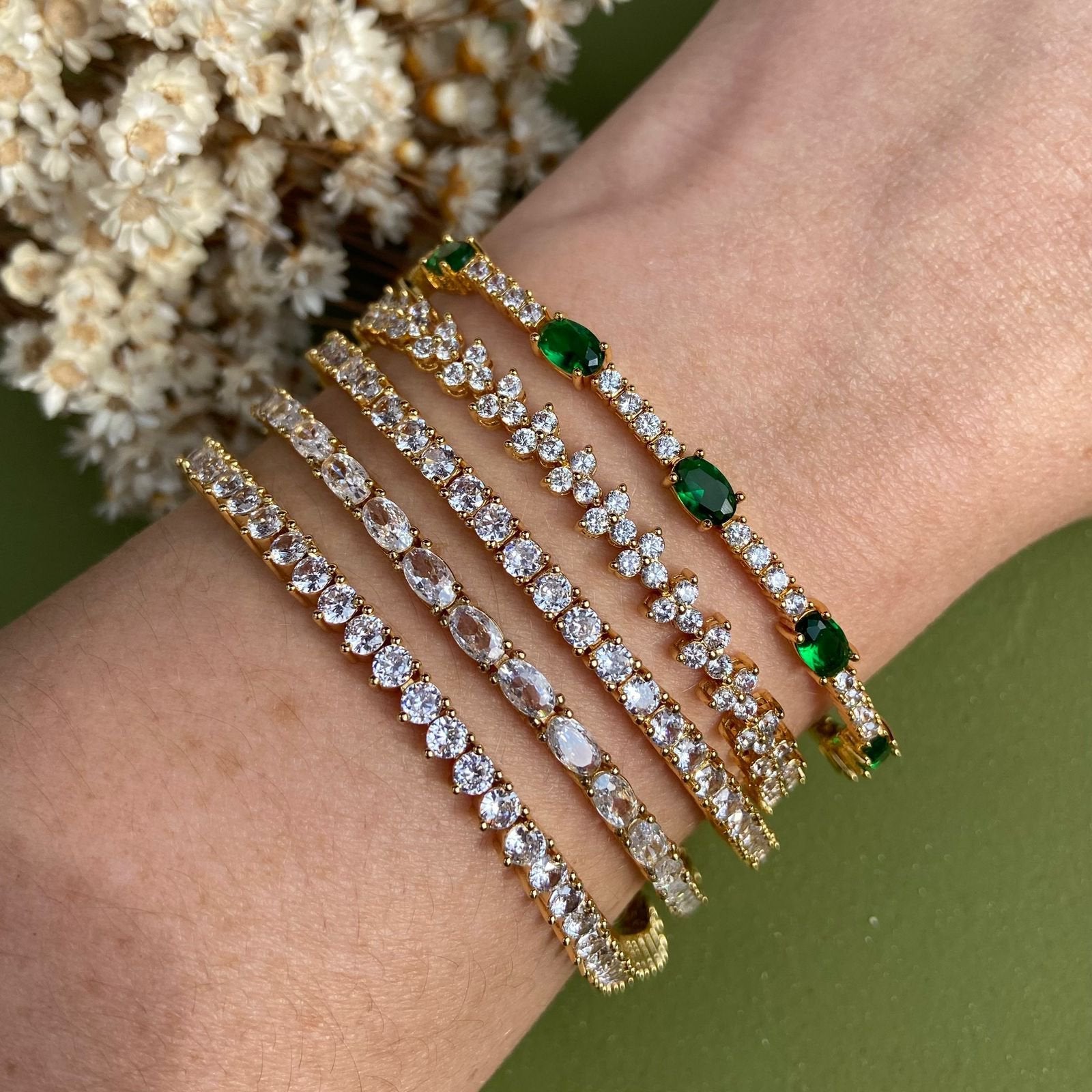 Pulseira Riviera com Pedras Ovais Verde Esmeralda Banho de Ouro.