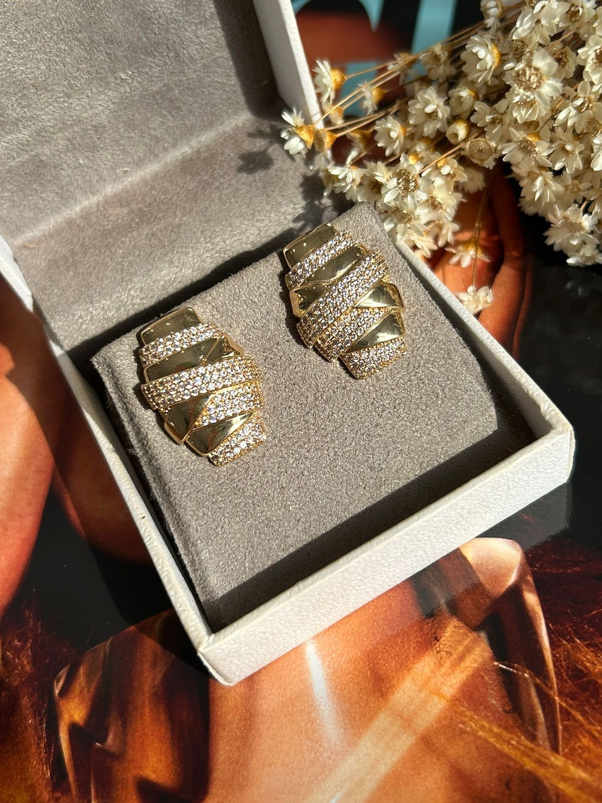 Brinco Croissant Banho Ouro