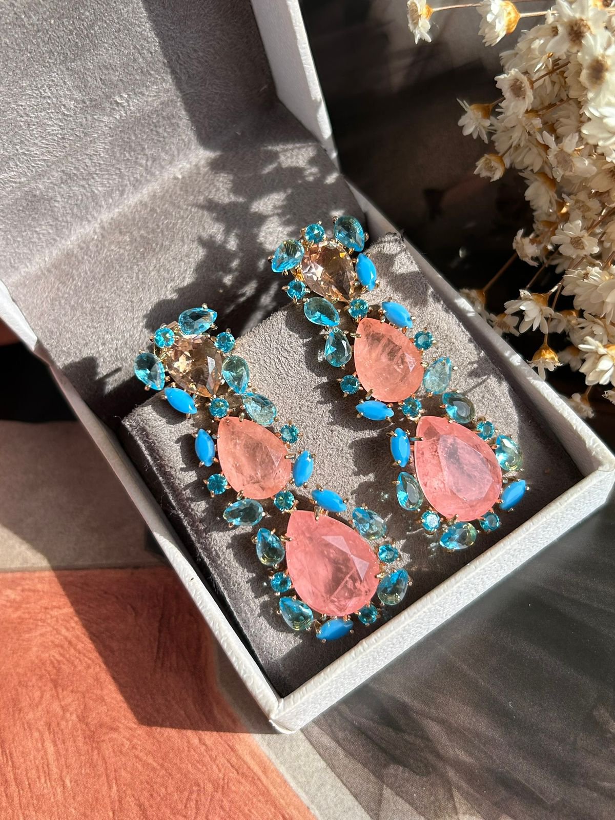 Brinco Coral Claro e Turquesa