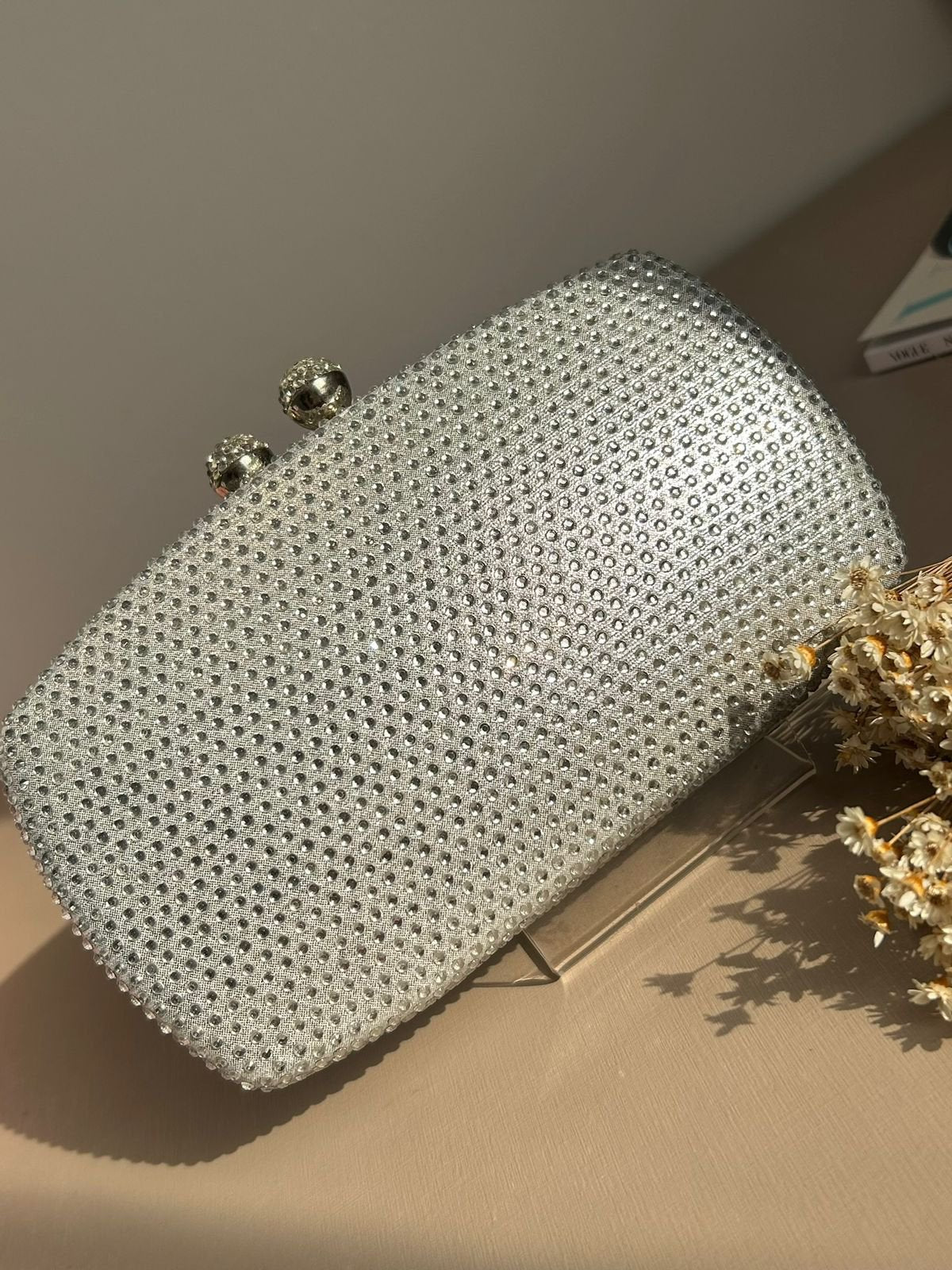 Clutch Cristais Fecho Prateada