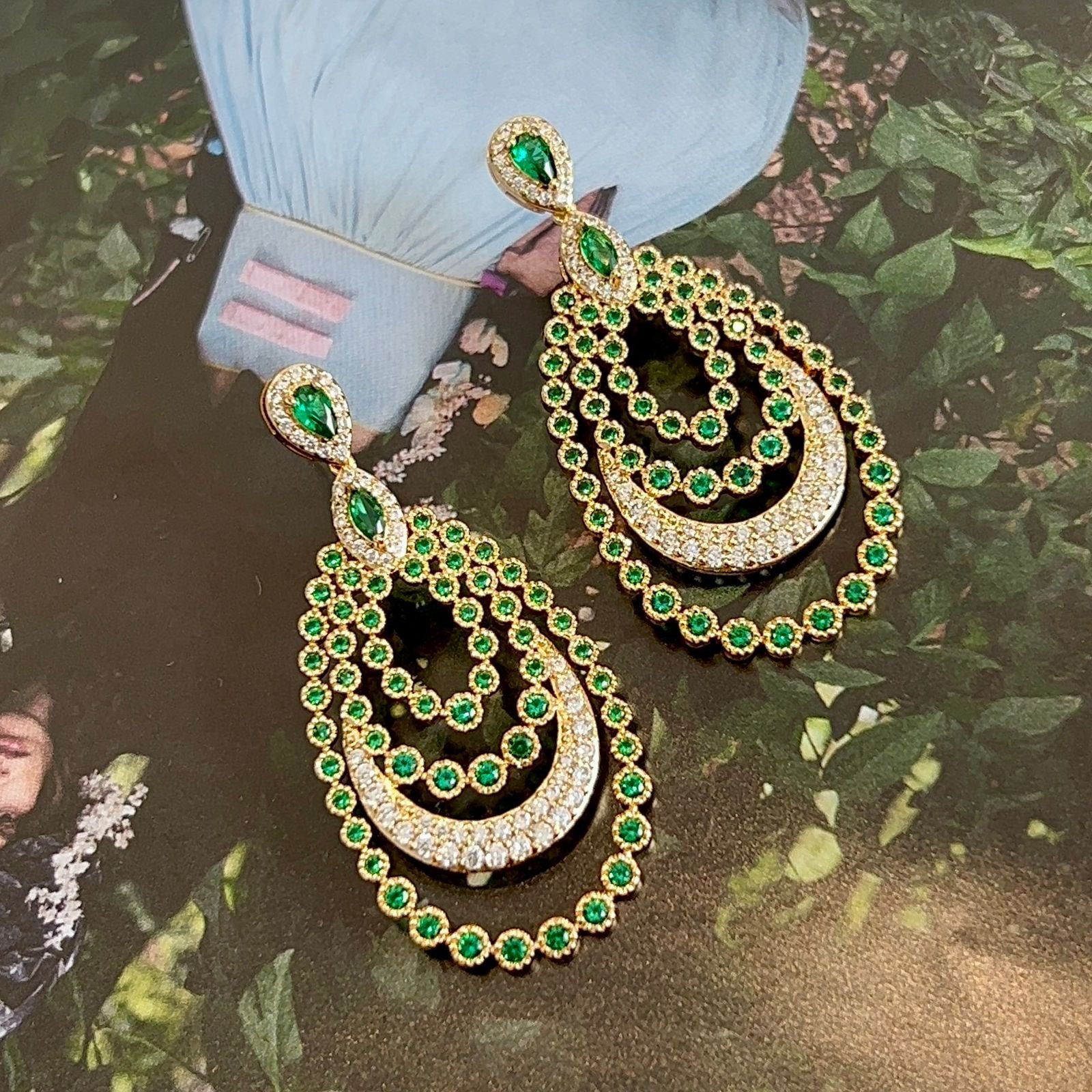 Brinco Luxo Pavão Verde Esmeralda Banho de Ouro