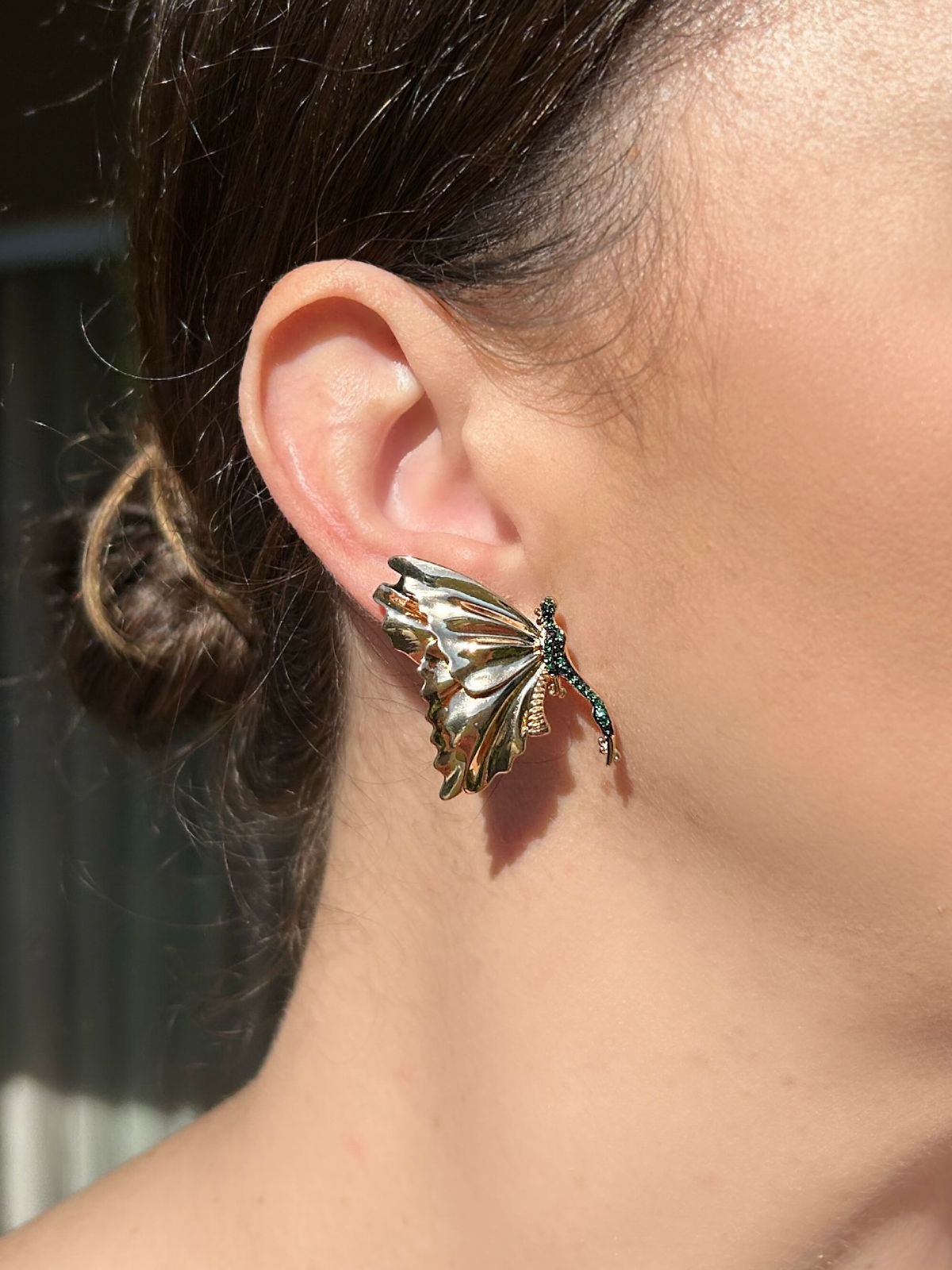 Brinco Fada Ouro Detalhe Verde Esmeralda