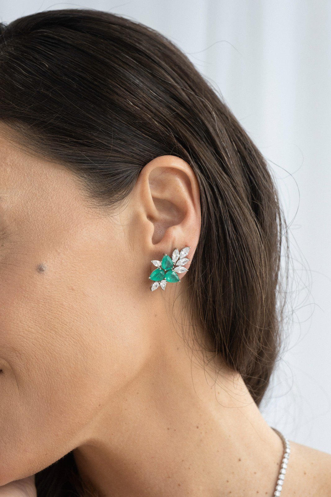 Brinco EarCuff Gotas Esmeralda Prateado