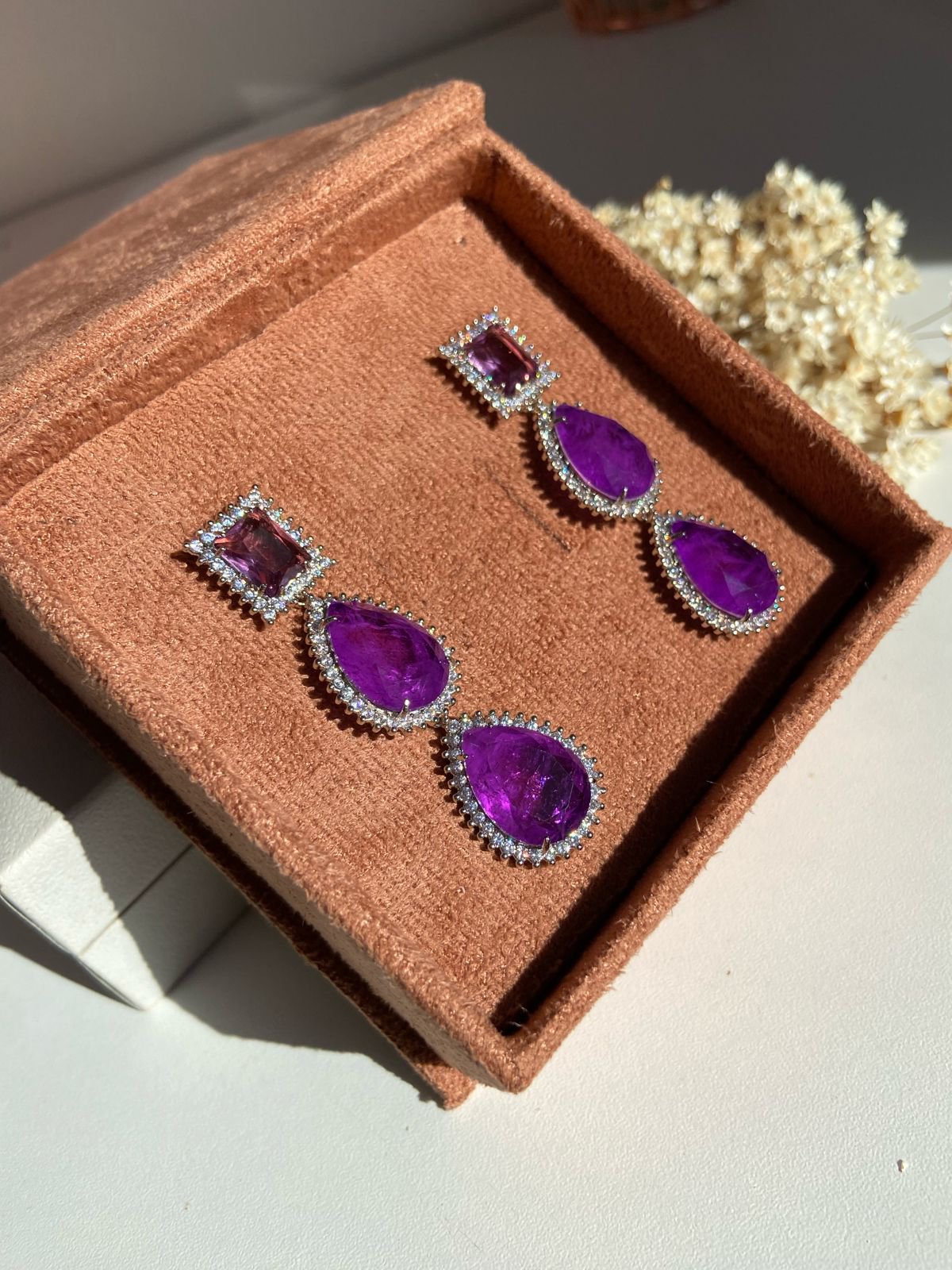 Brinco Ultravioleta Três Pedras Ródio Branco