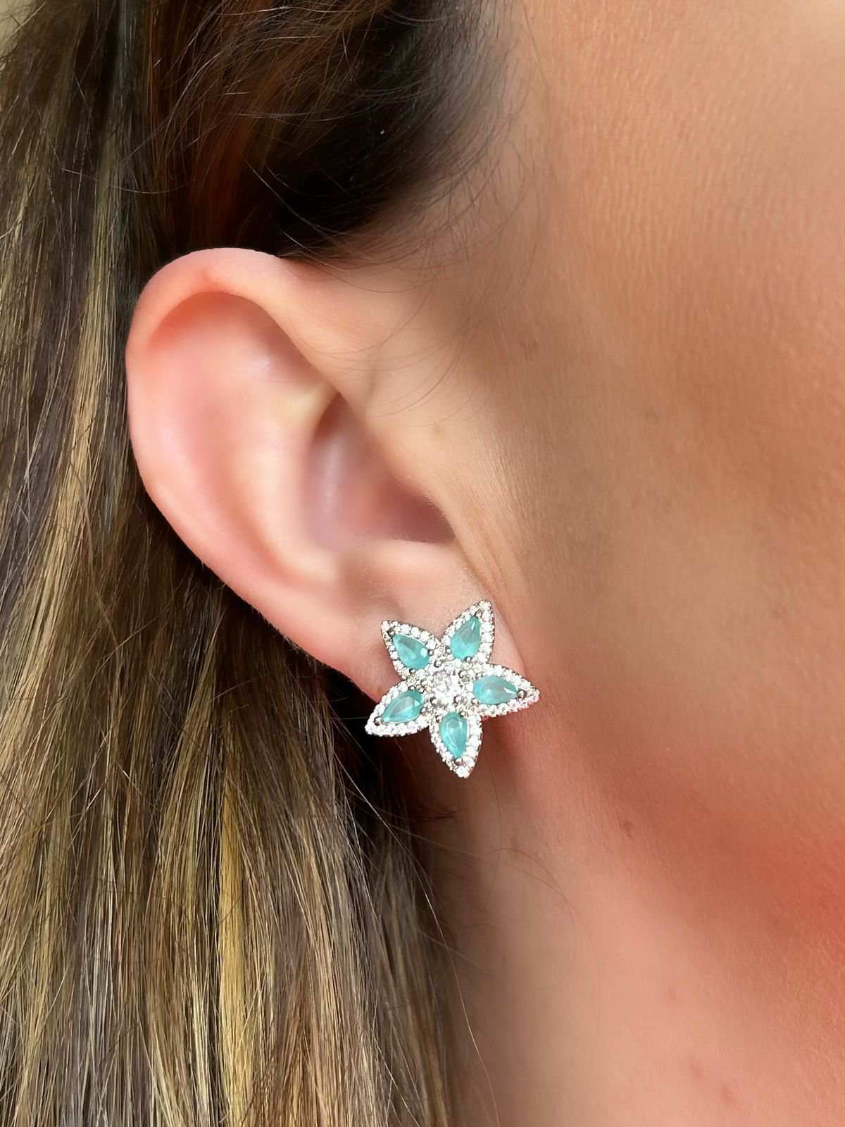 Brinco Flor Turmalina Leitosa