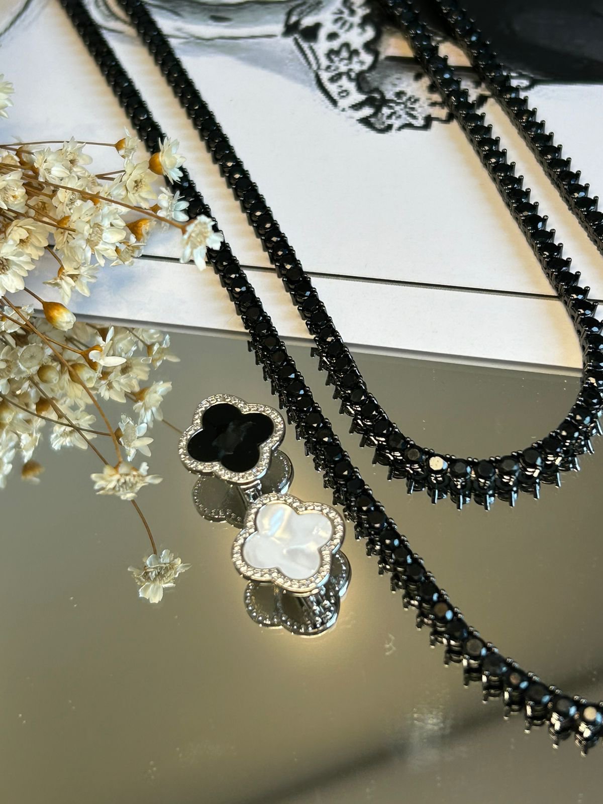 Pingente Charm Trevo Branco Para Pulseira e Riviera