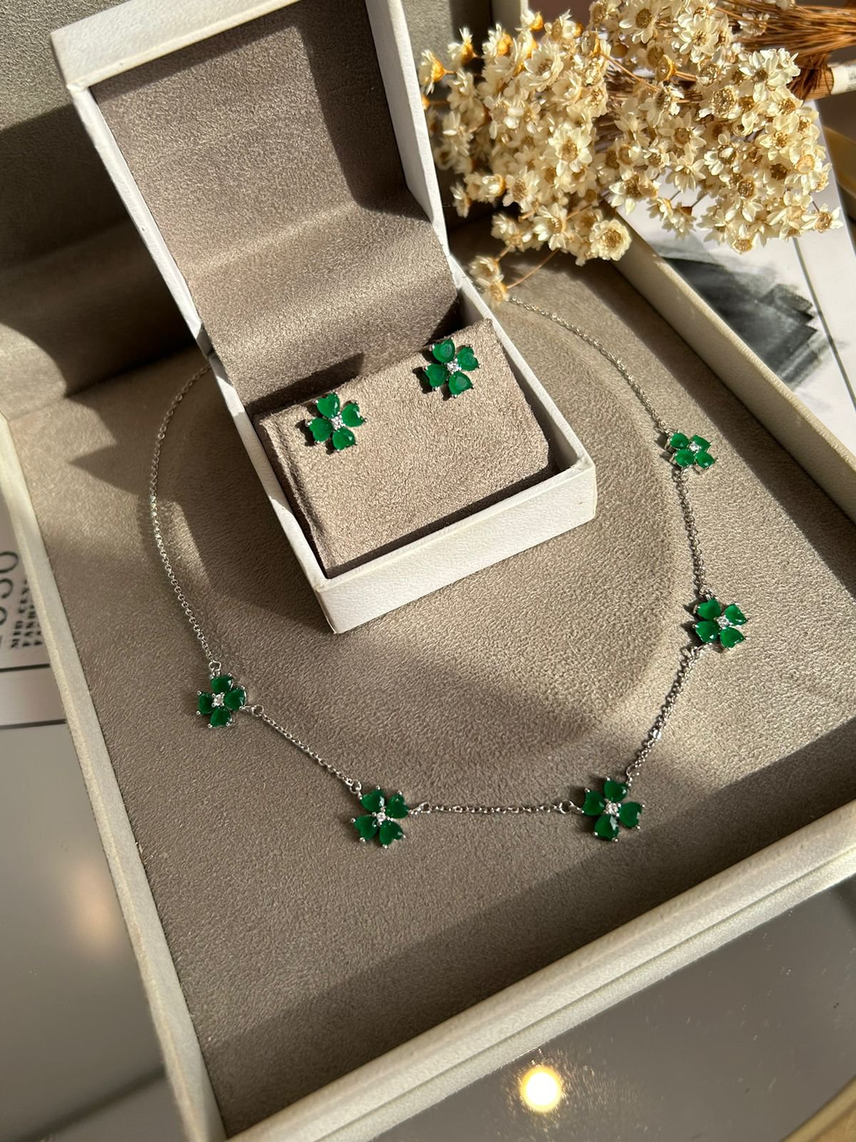 Conjunto Brinco e Colar Trevo Coração Verde Esmeralda