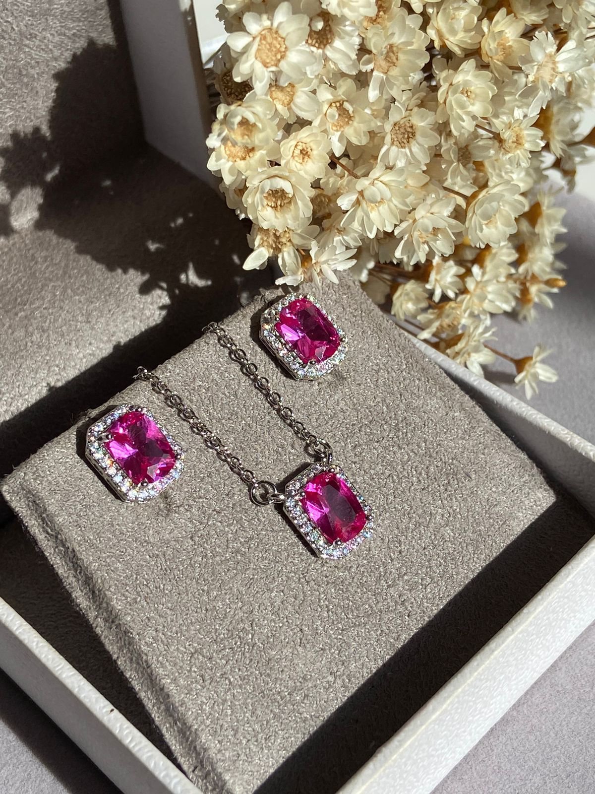 Conjunto Retangular Zircônia Safira Rosa/Pink