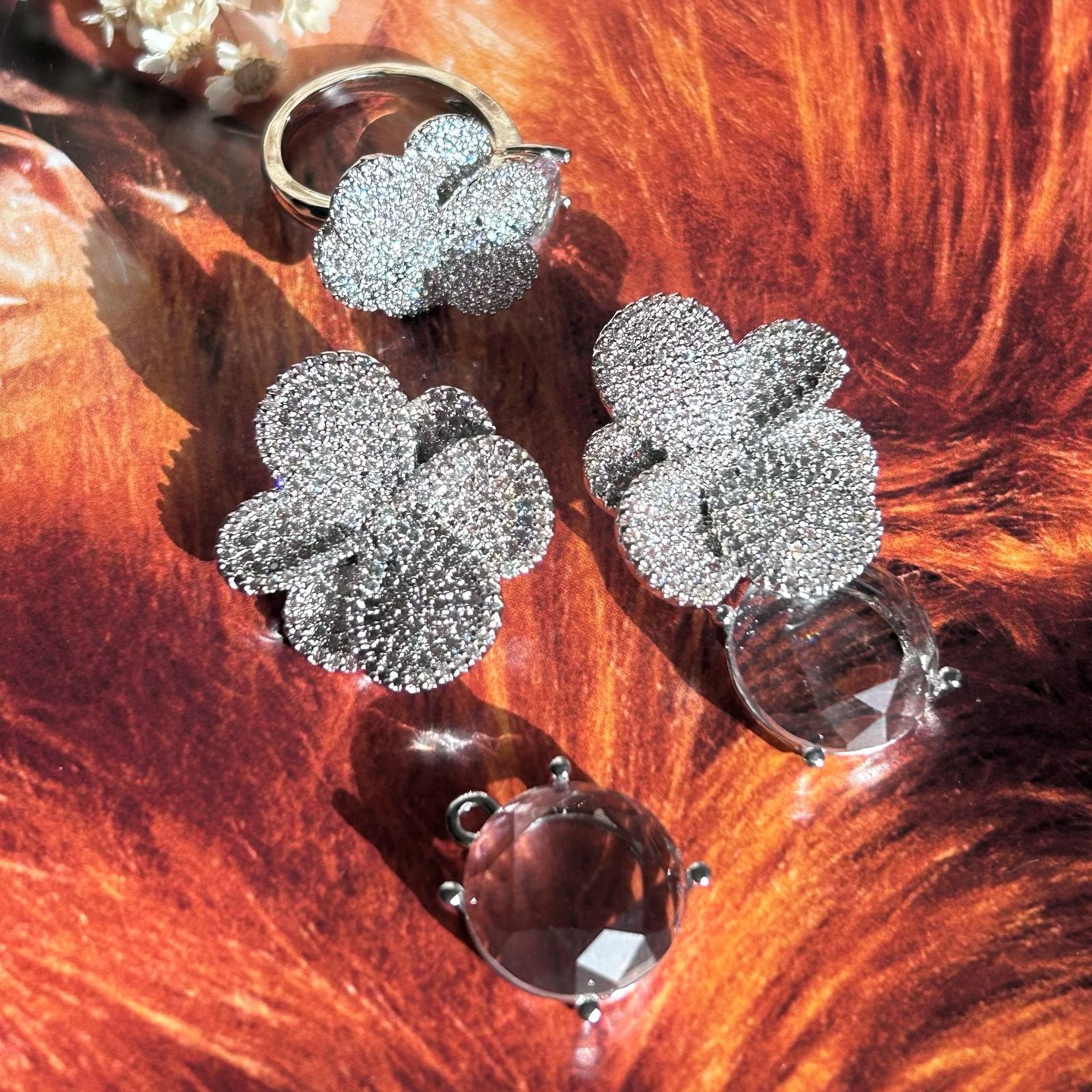 Conjunto Brinco e Anel Flor Cravejada Prateado