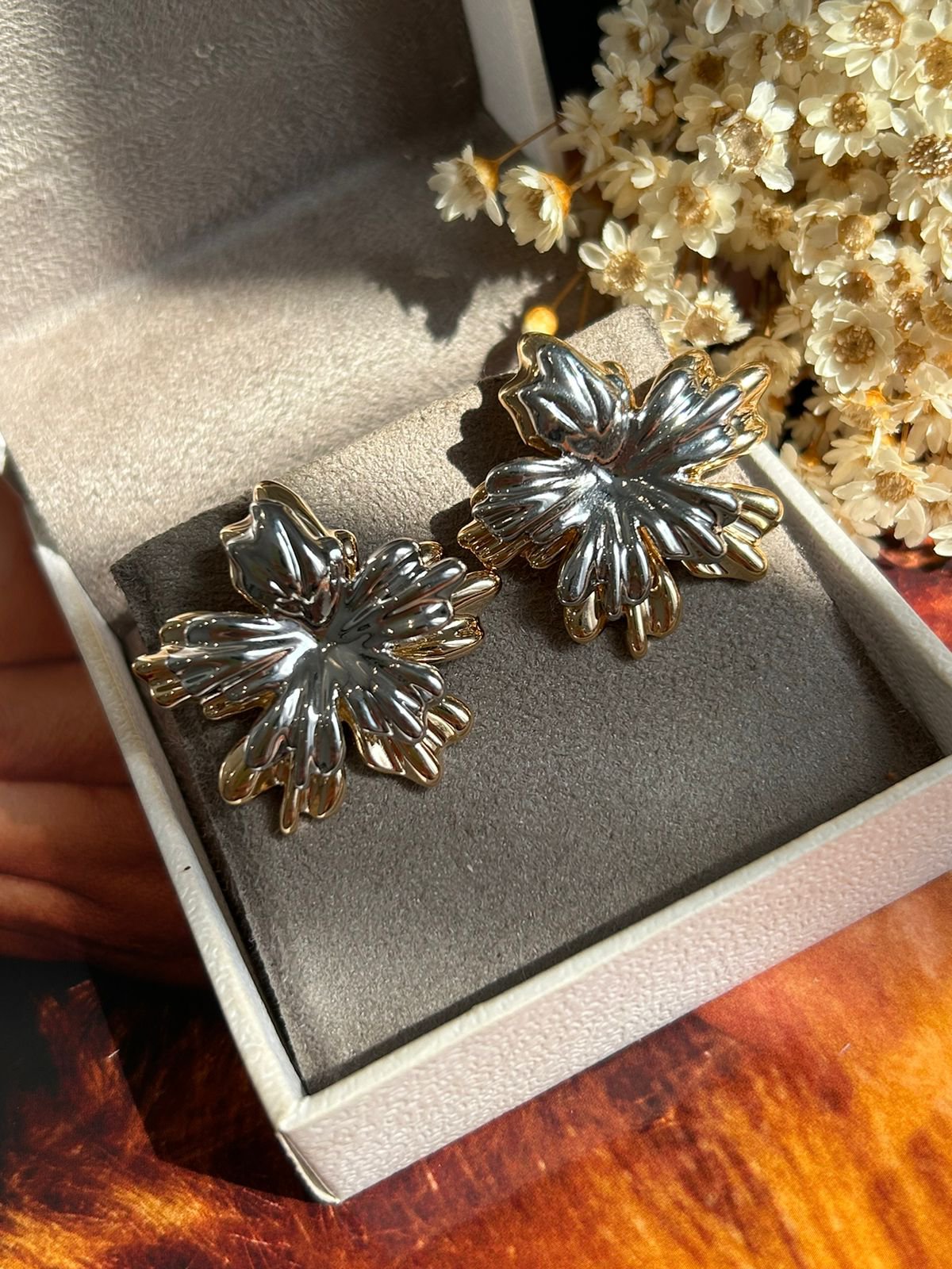 Brinco Folha Articulado Dois Banhos