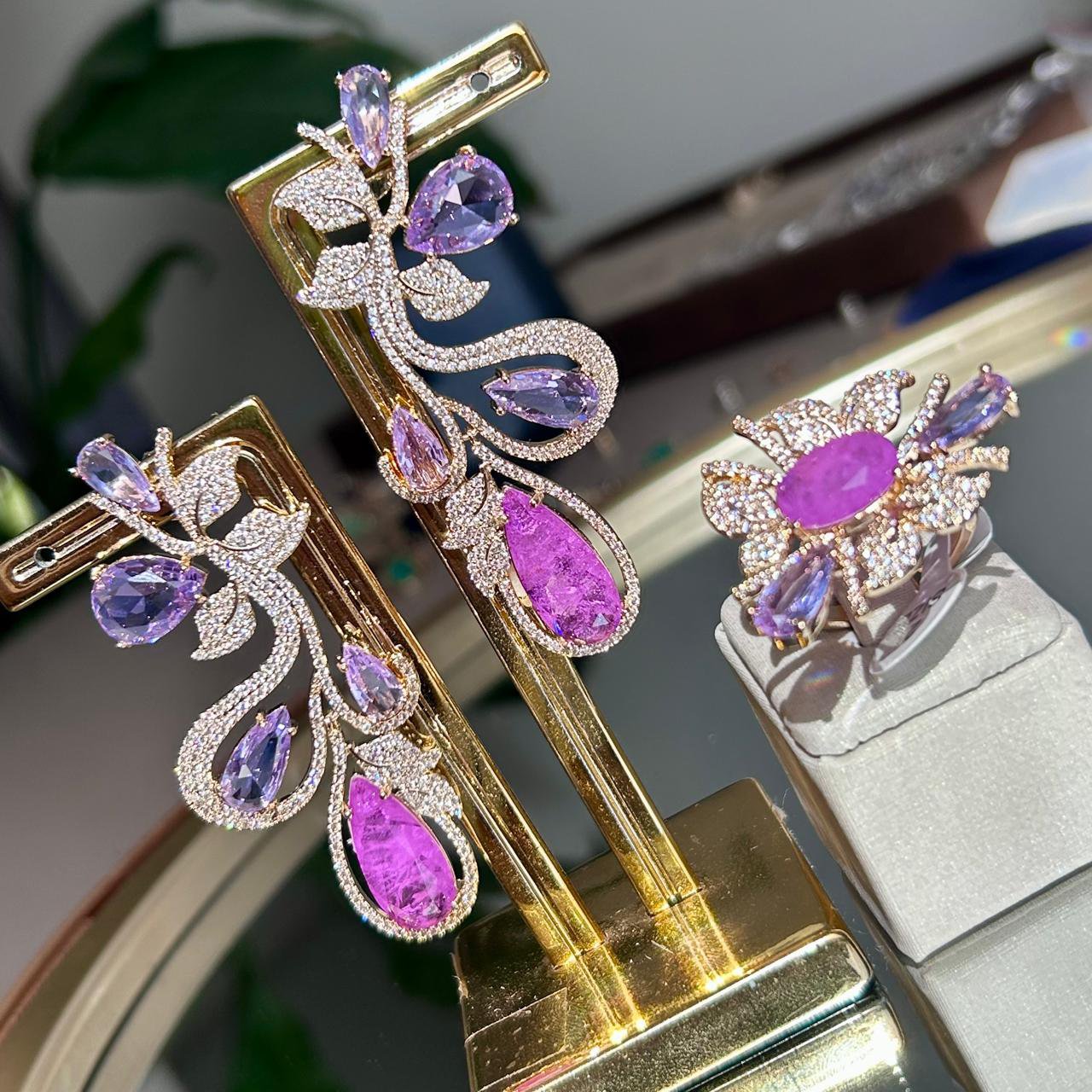Conjunto Brinco e Anel Luxo Fúcsia e Ametista