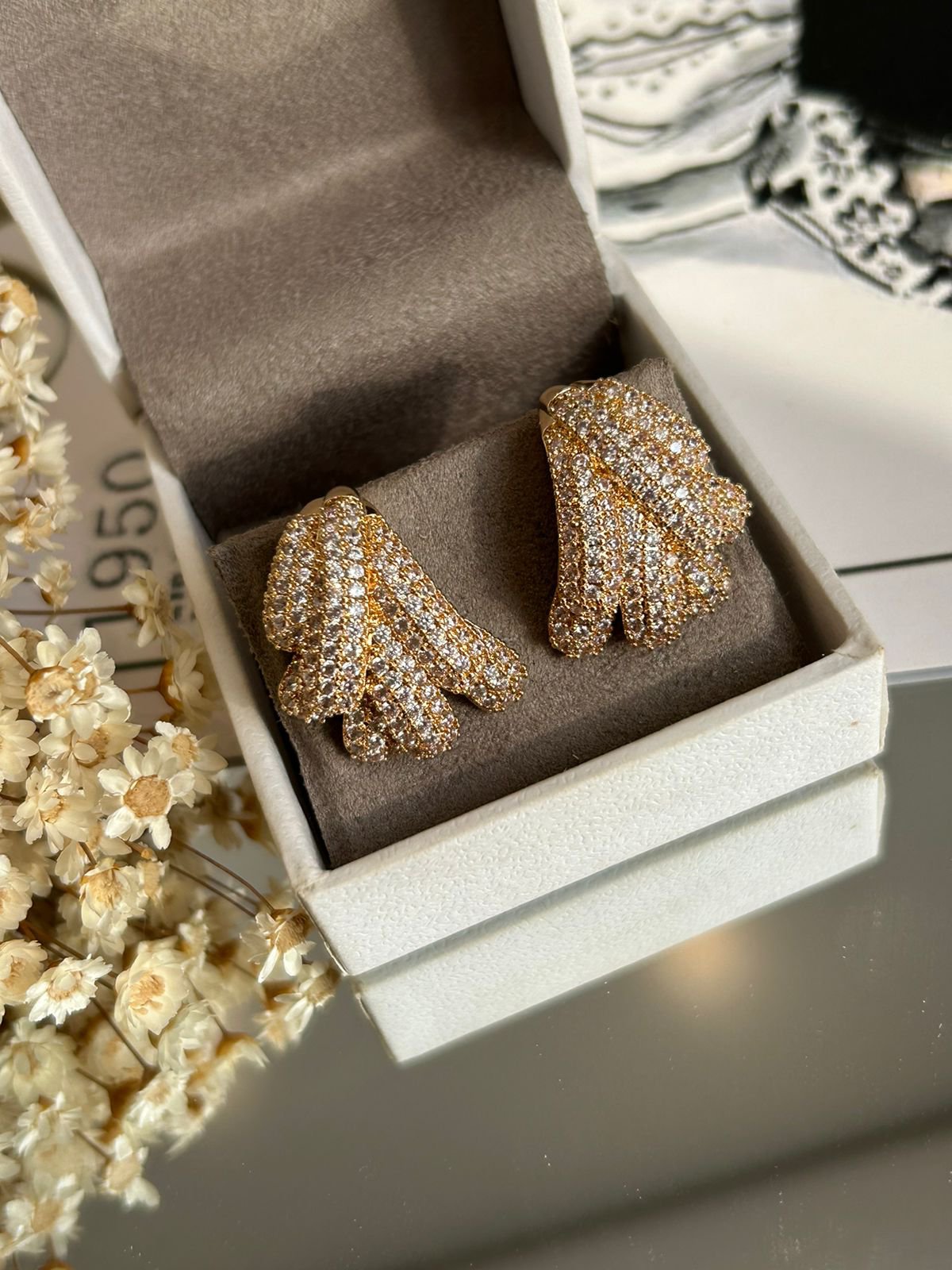 Brinco Camadas Cravejado Banho Ouro