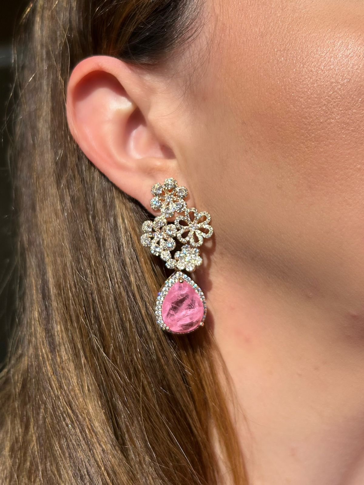 Brinco Três Flores Ligth Pink Banho de Ouro