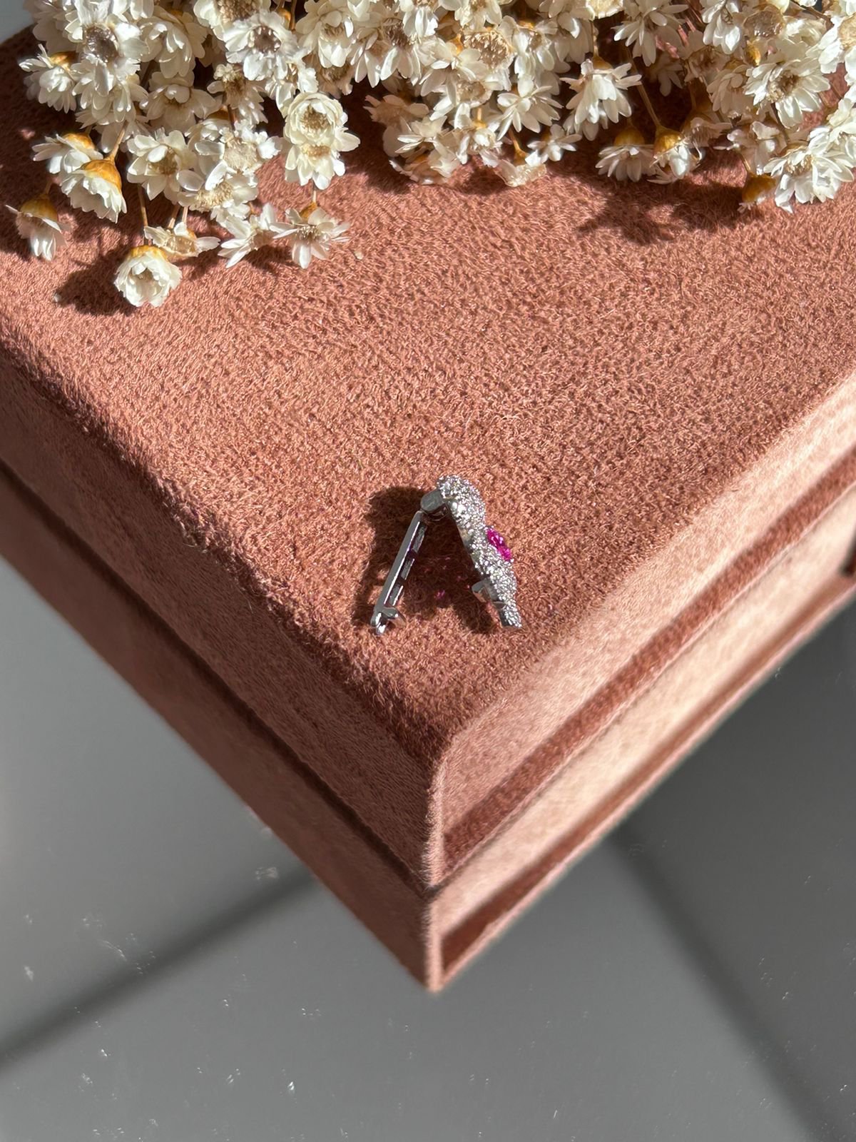 Pingente Charm Menina Safira Rosa Para Pulseira