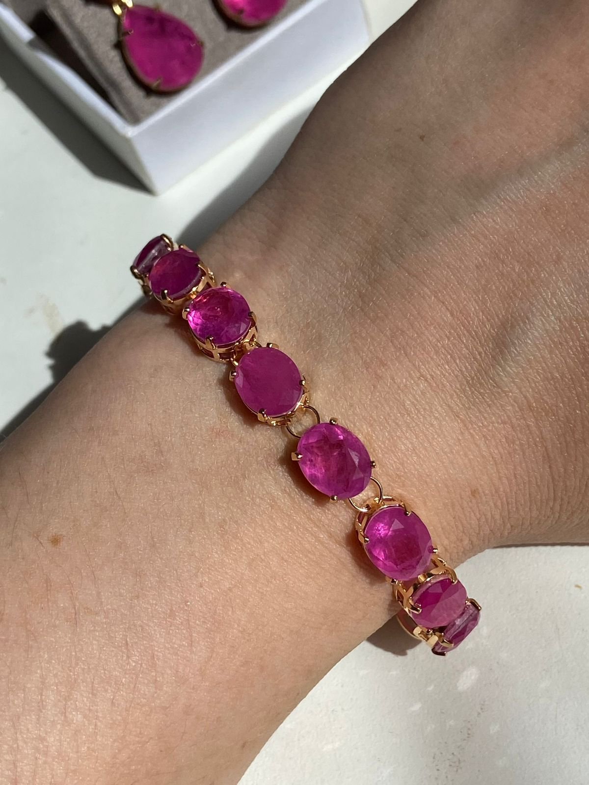 Pulseira Riviera Pedras Ovais Cor Pink Fusion Banho Ouro