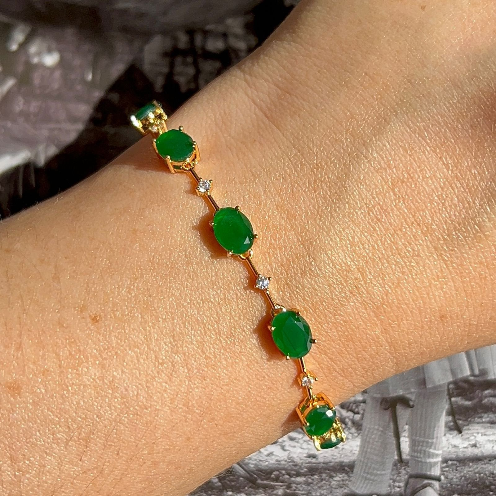 Pulseira Verde Esmeralda Oval Dourada