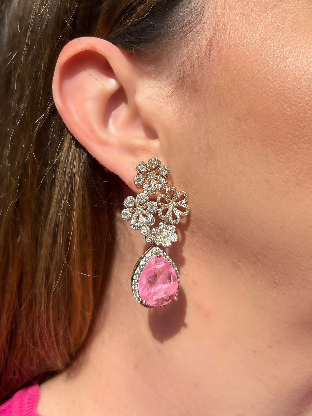 Brinco Três Flores Ligth Pink Banho de Ouro