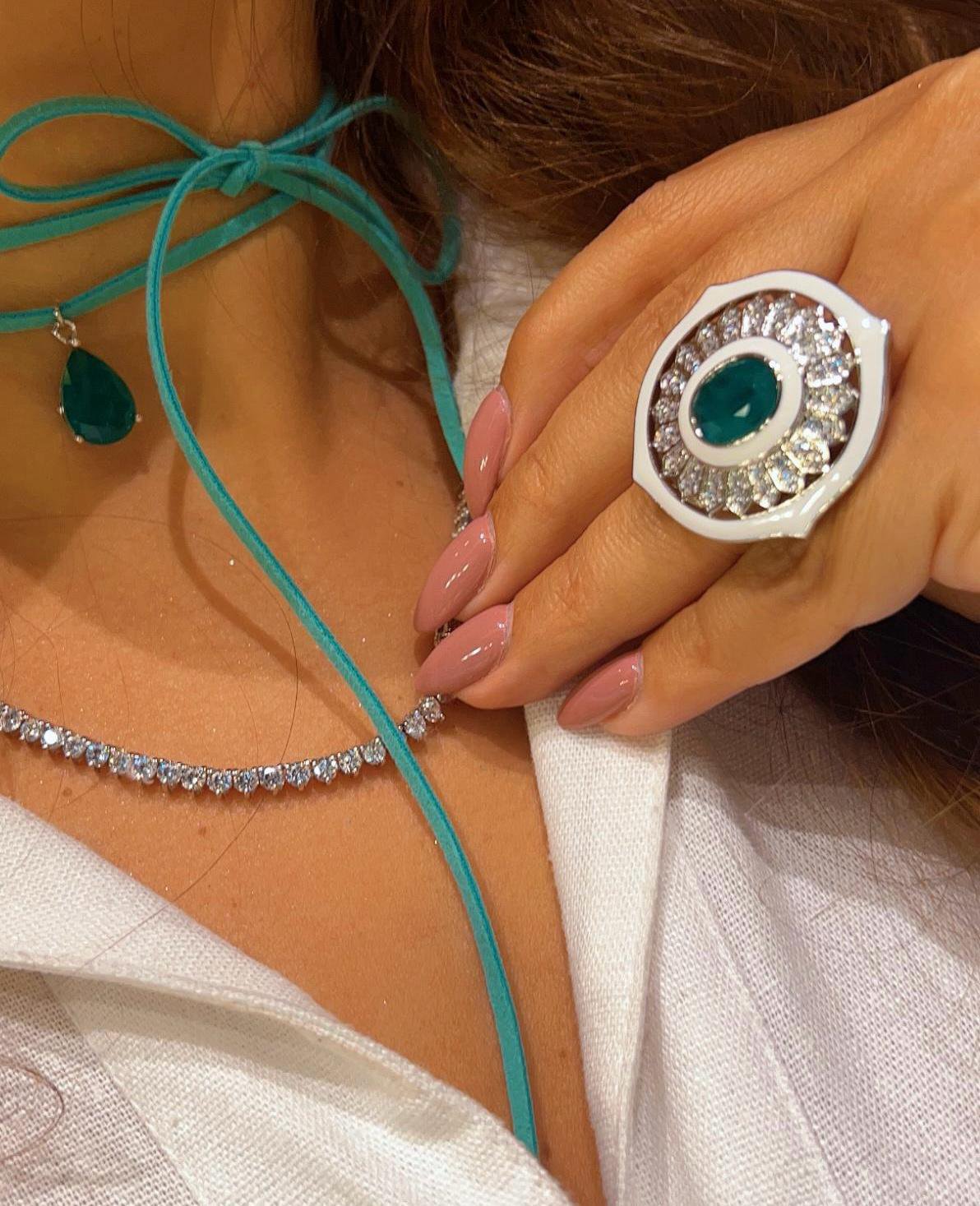 Colar Courinho Turquesa com Pedra Verde Esmeralda