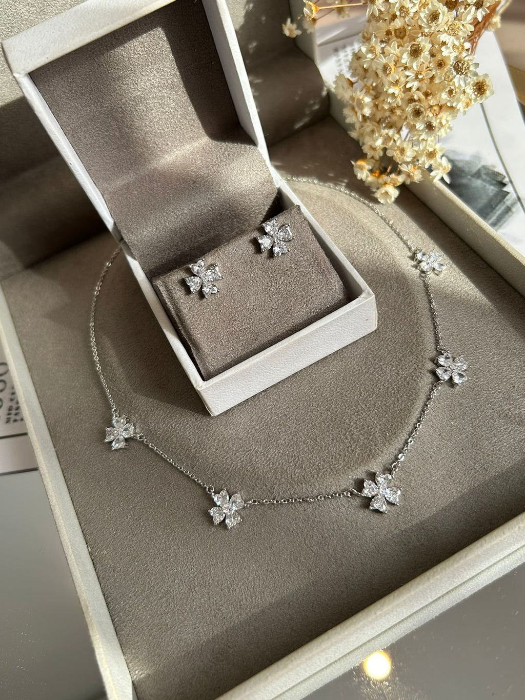 Conjunto Brinco e Colar Trevo Coração Cristal