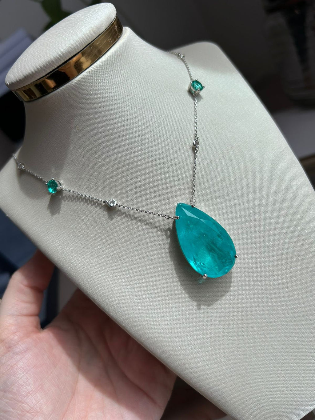 Colar Gota Com Detalhes zircônia Turmalina Azul