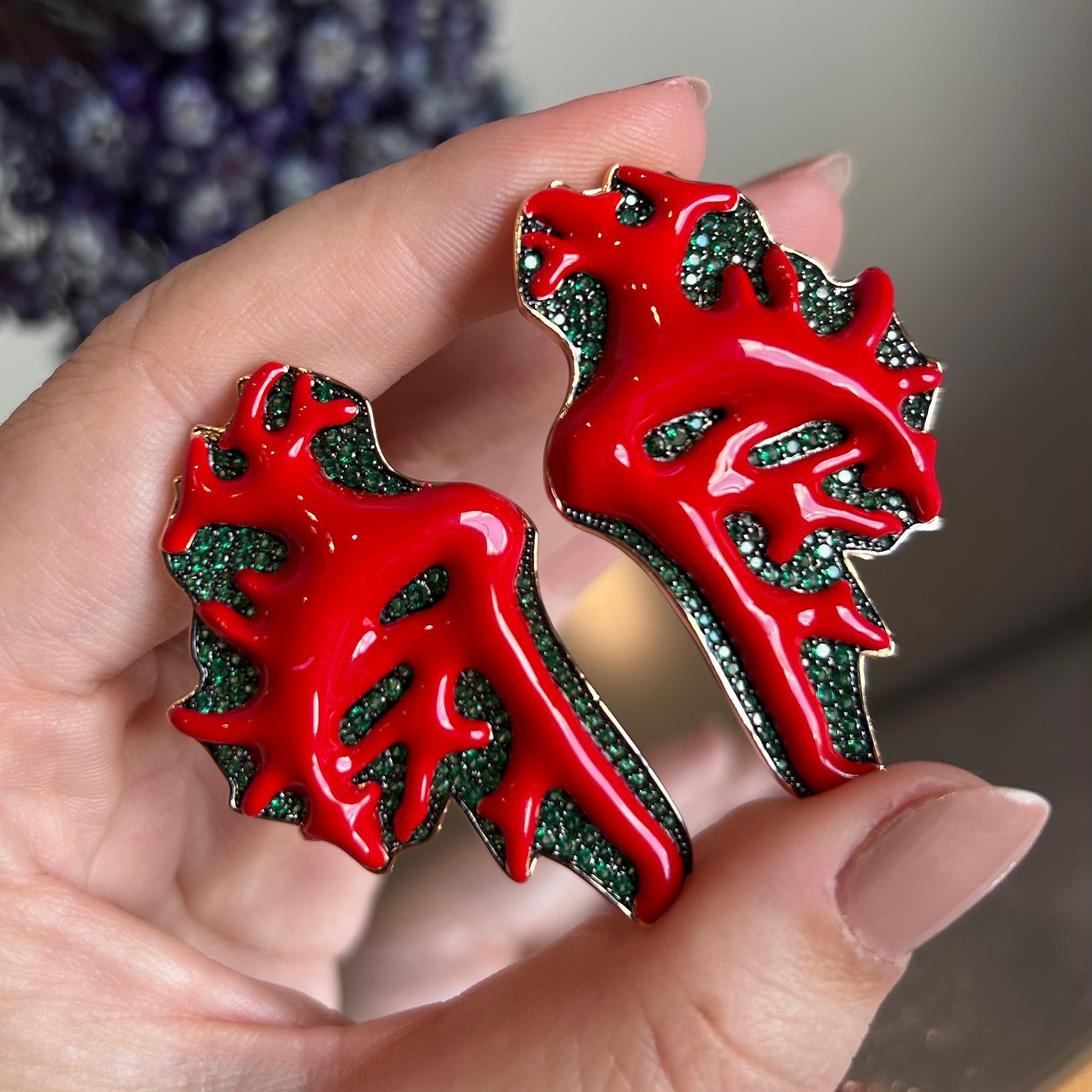 Brinco Coral Detalhes Verde Esmeralda