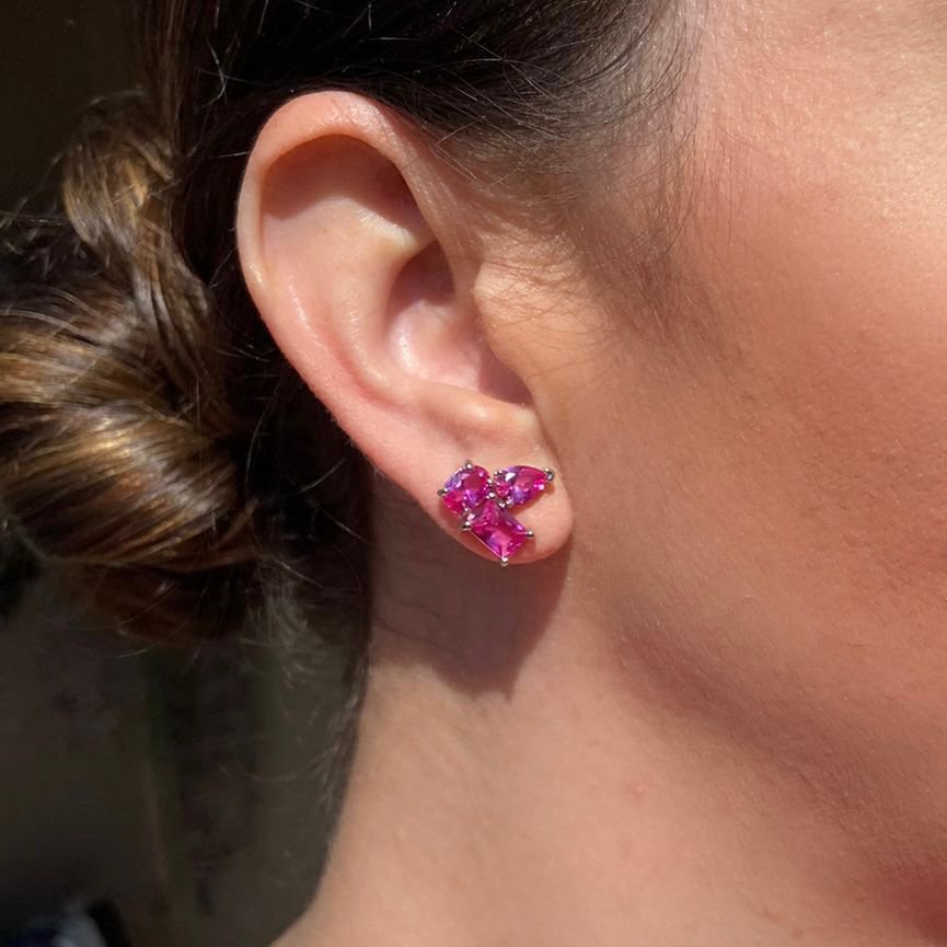 Brinco geométrico três pedras Safira Rosa (pink)