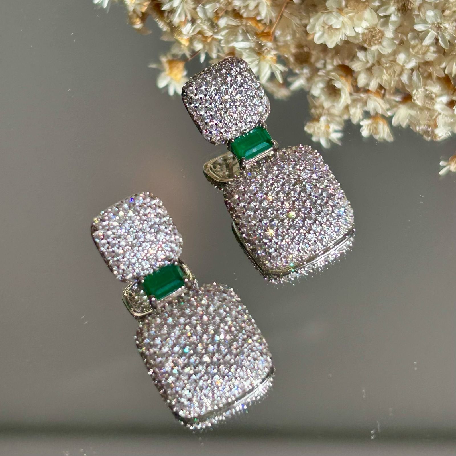 Brinco Verde Esmeralda Cravejado Prateado