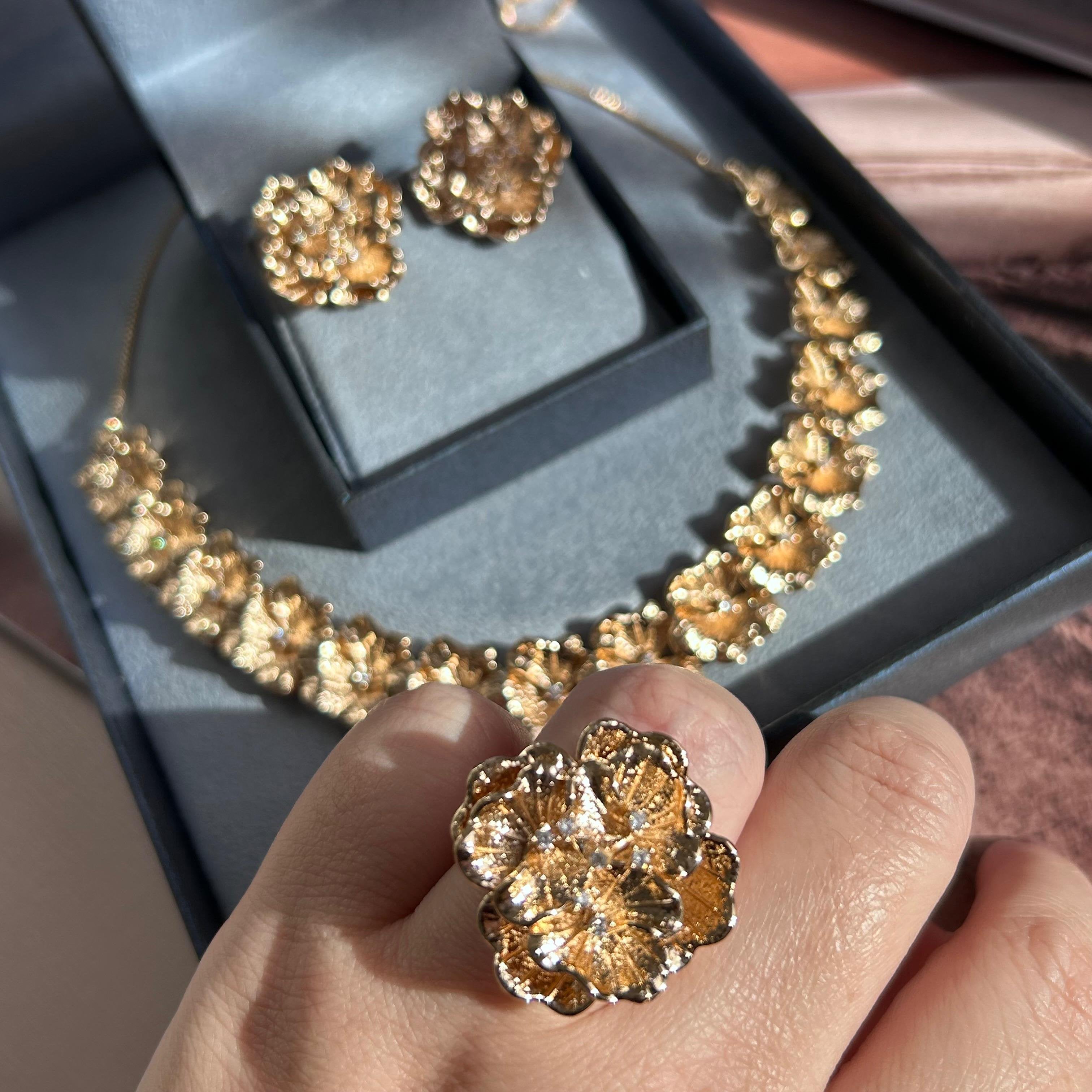 Conjunto Brinco, Colar e Anel Flores