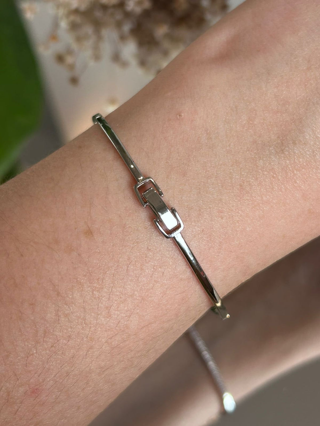 Bracele Cravação Uma Linha Kunzita Prateado