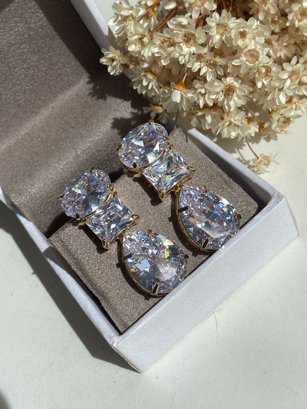 Brinco Zircônia Incolor Banho Ouro