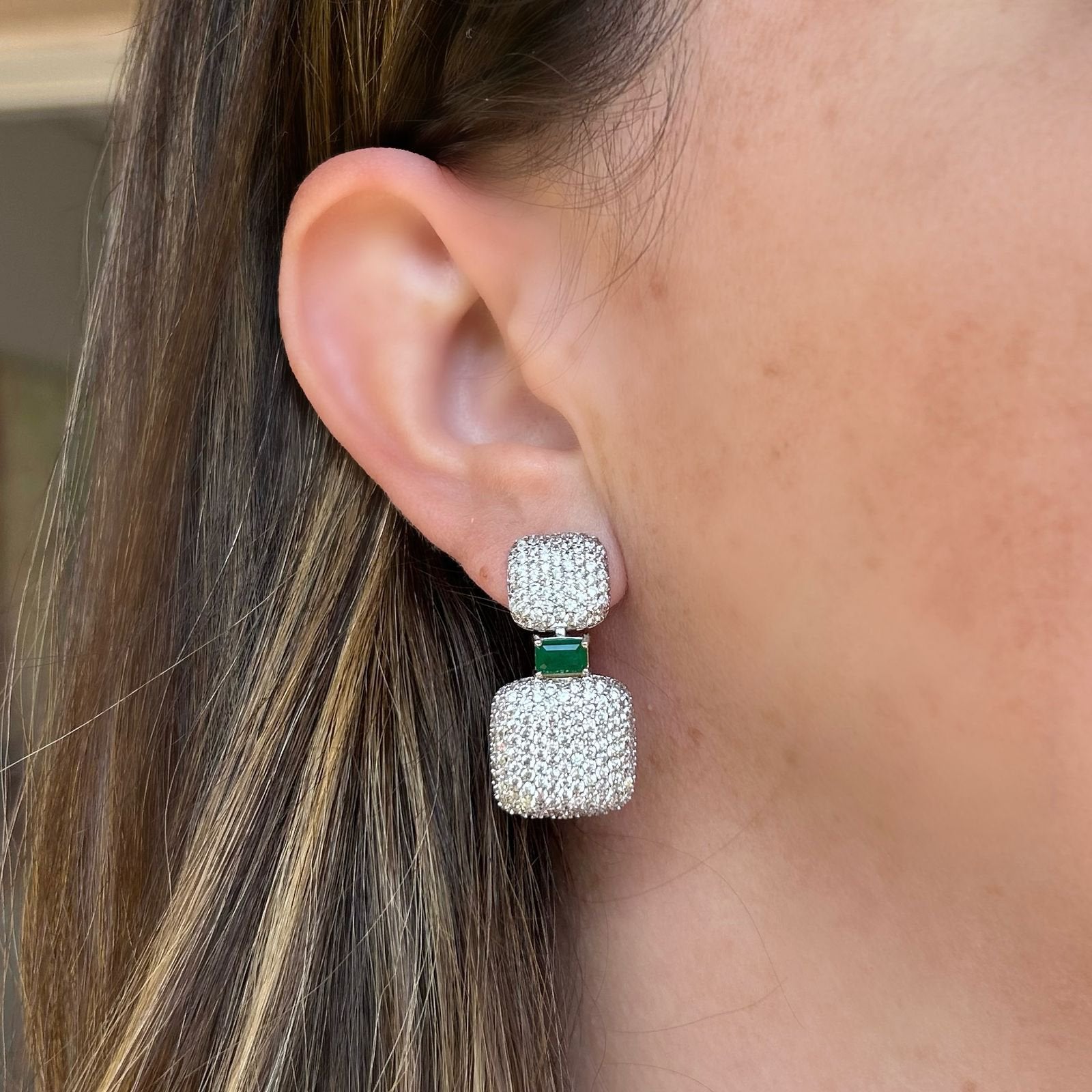 Brinco Verde Esmeralda Cravejado Prateado