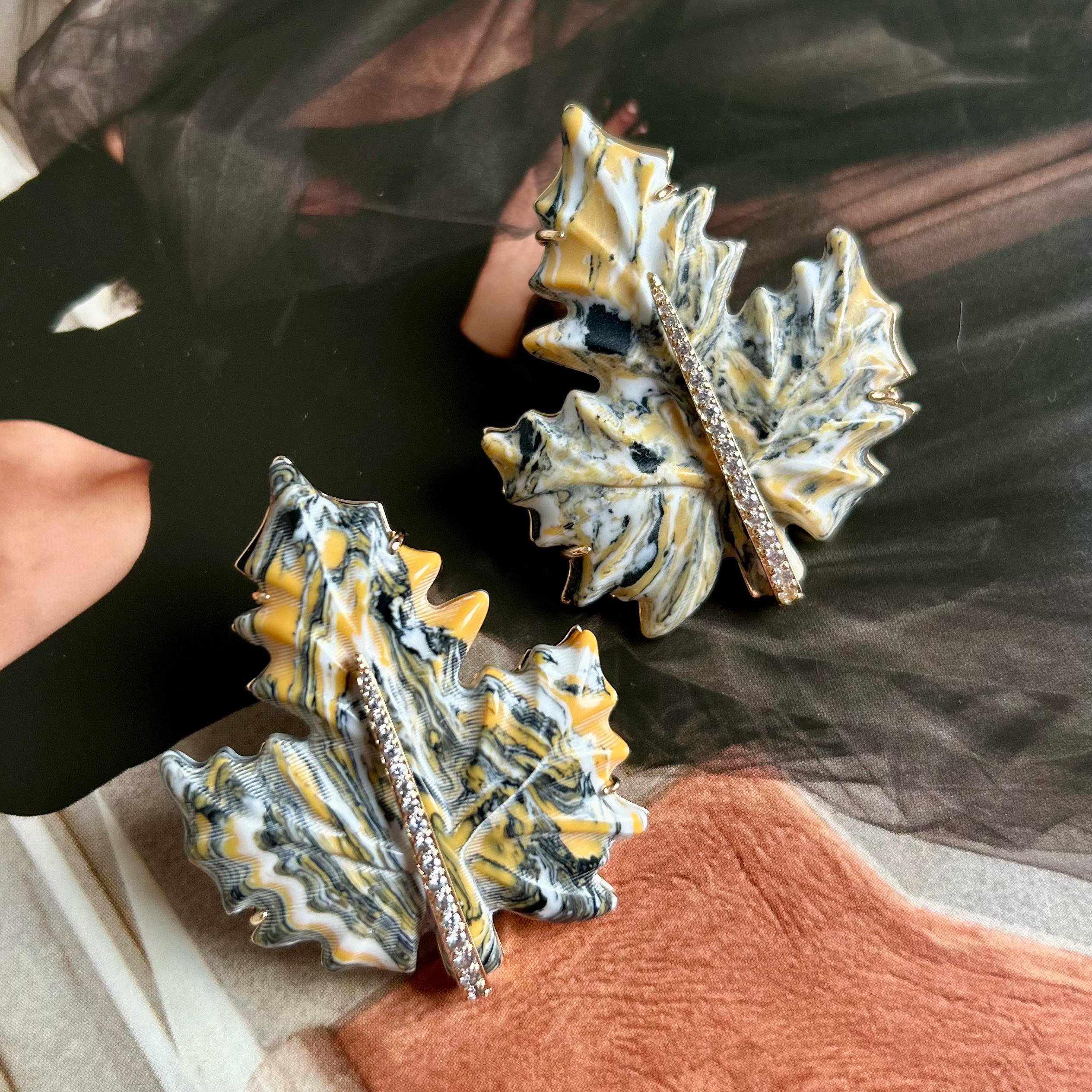 Brinco Folha Esculpida