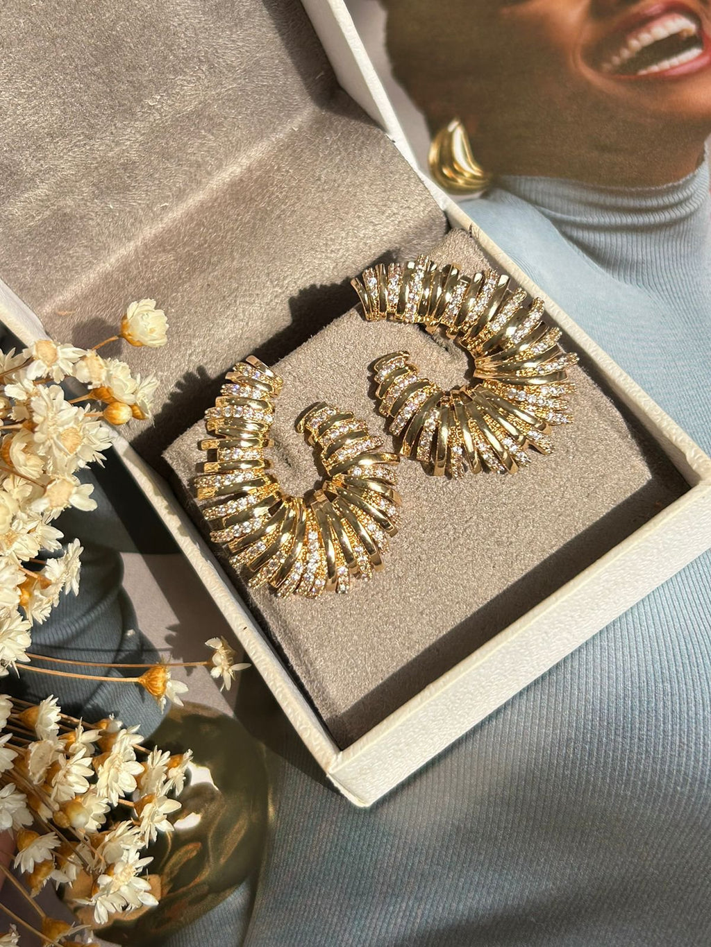 Brinco Argola Frontal Linhas Banho de Ouro