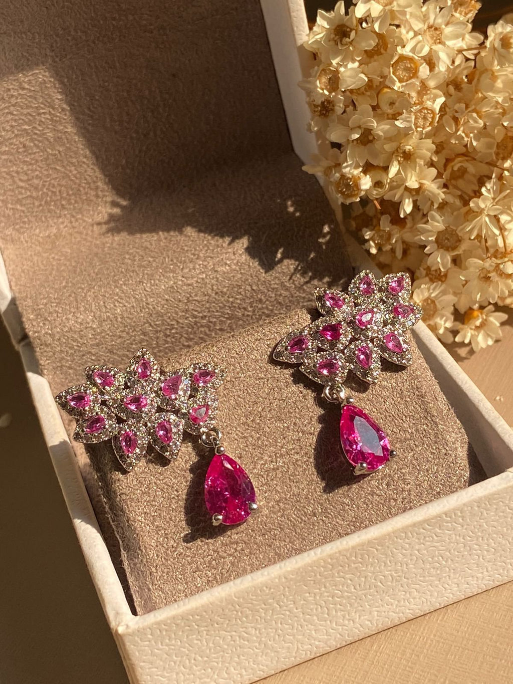 Brinco EarCuff Gota Safira Pink Ródio Branco