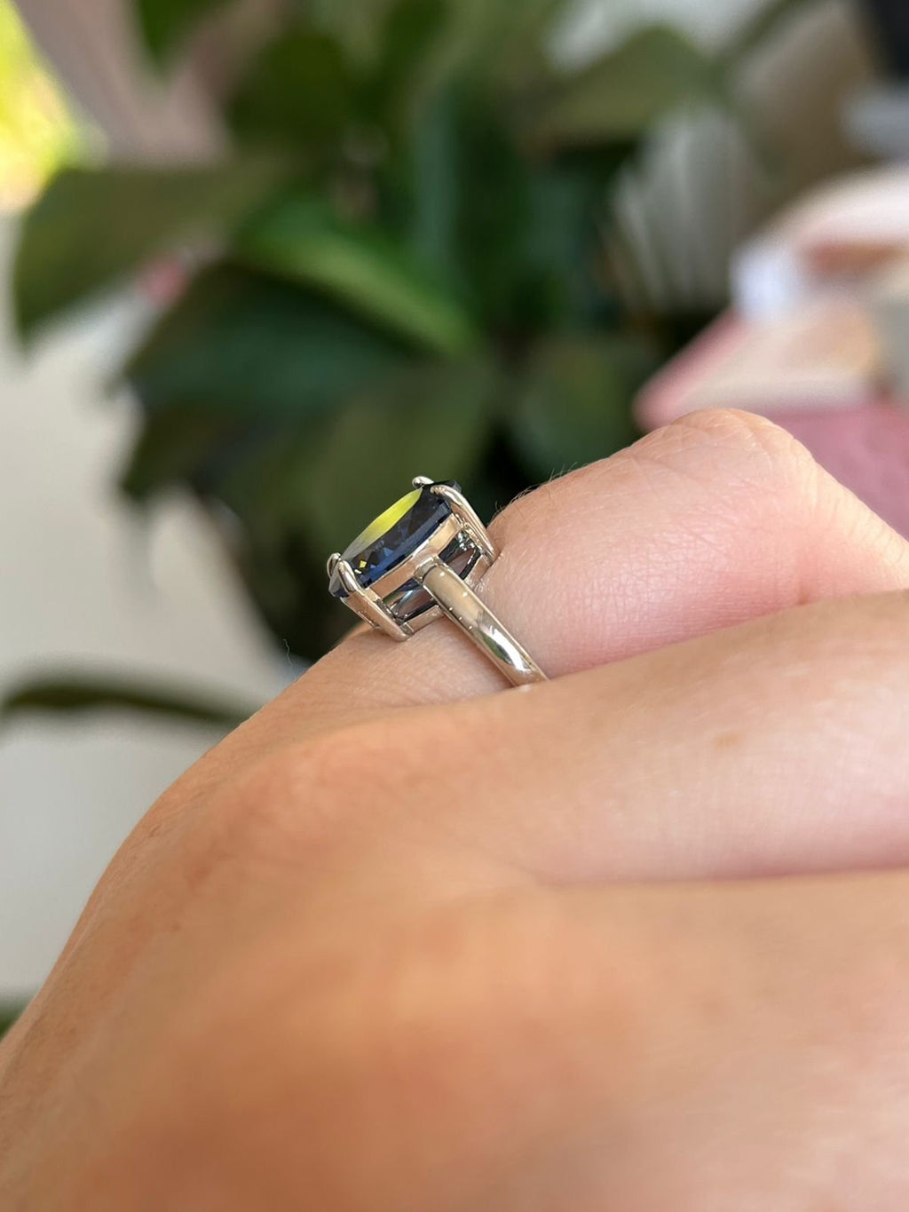 Anel Pedra Oval Safira Azul Ajustável Ródio Branco