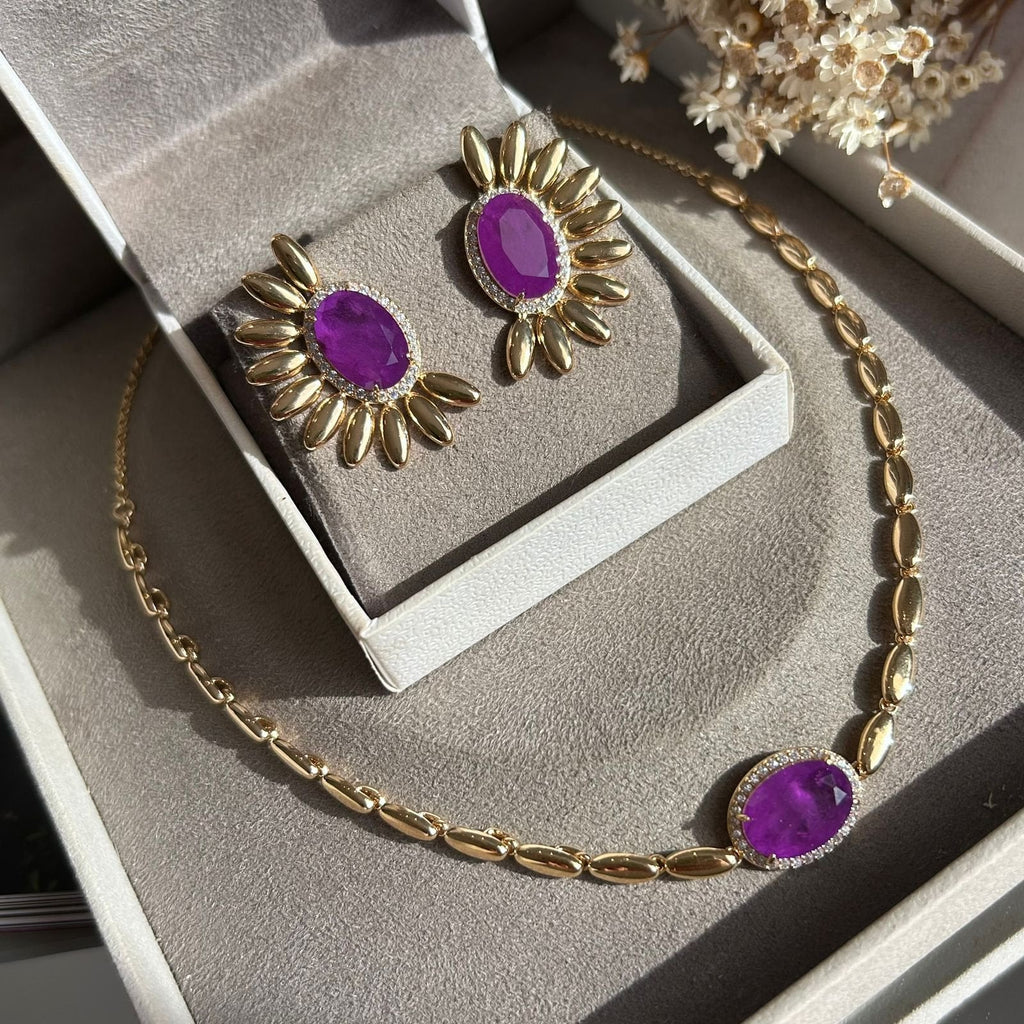 Conjunto Brinco e Colar Detalhado Ultra Violeta
