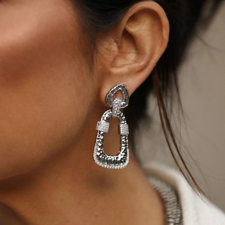 Brinco Luxo Martelado Prateado