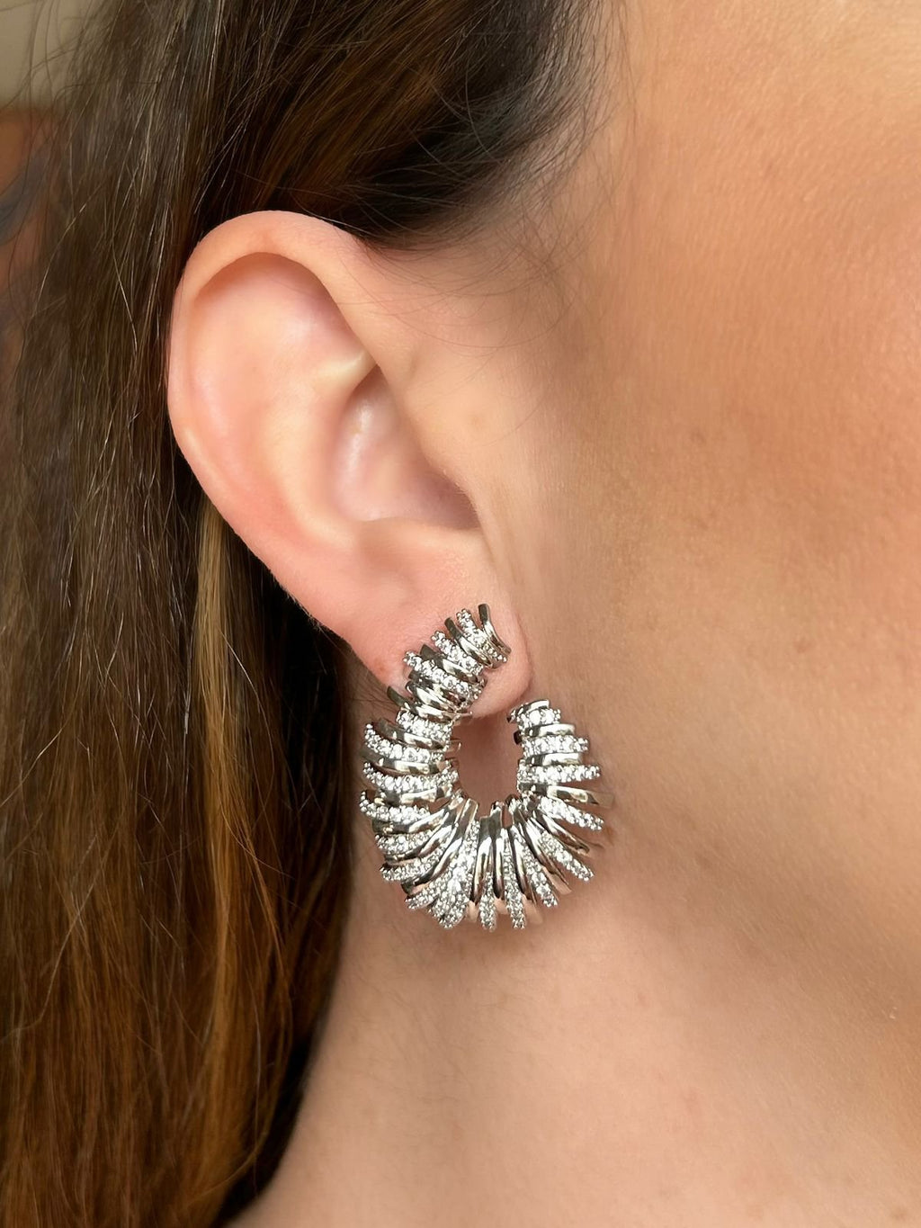 Brinco Argola Frontal Linhas Banho de Ródio Branco