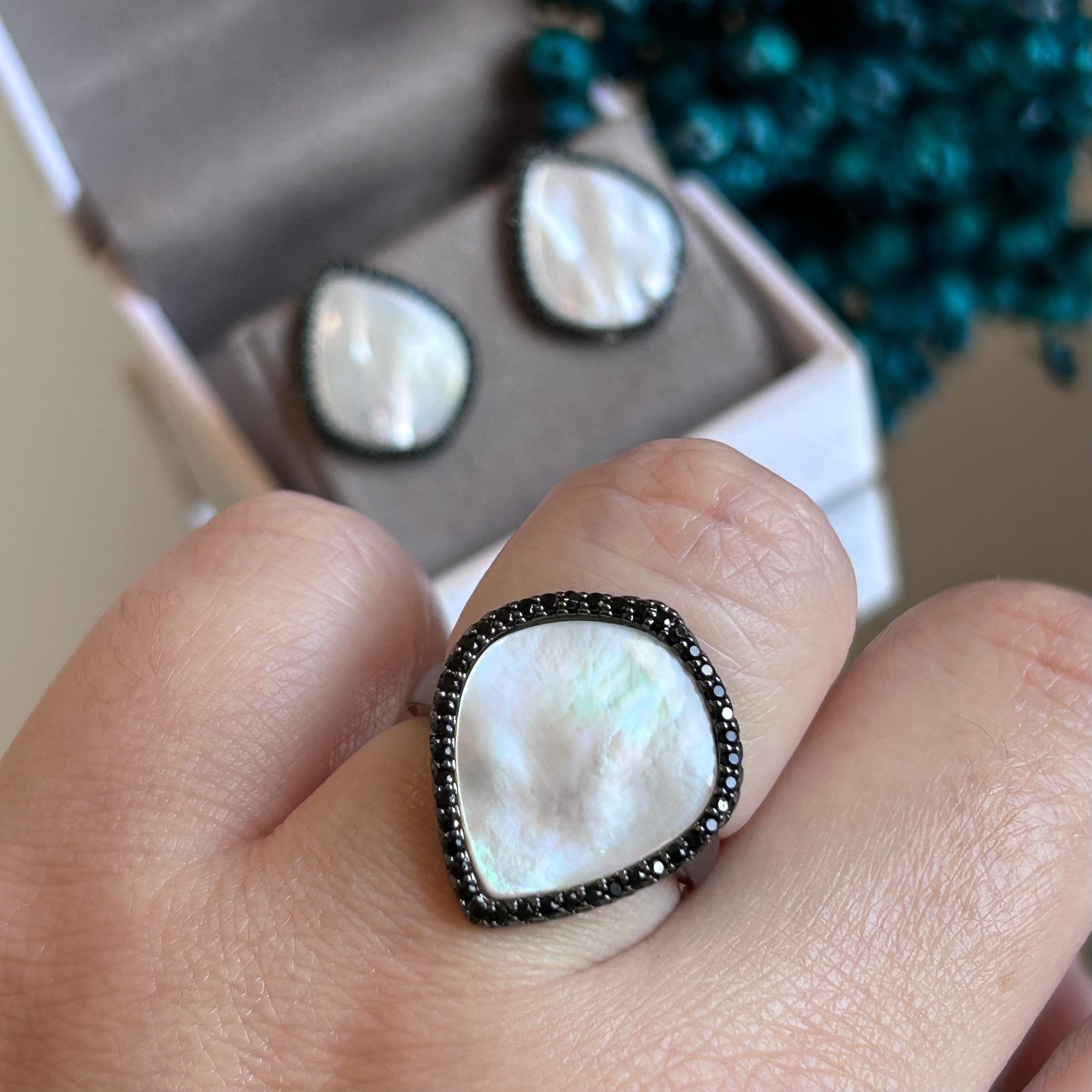 Conjunto Brinco e Anel Madre Pérola Ródio Negro