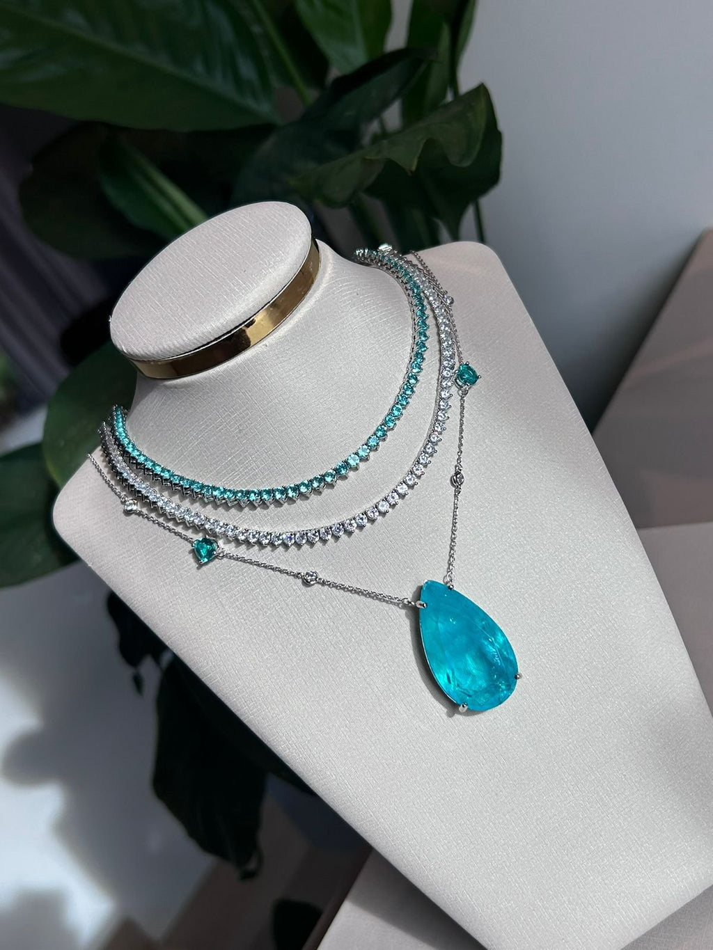 Colar Gota Com Detalhes zircônia Turmalina Azul