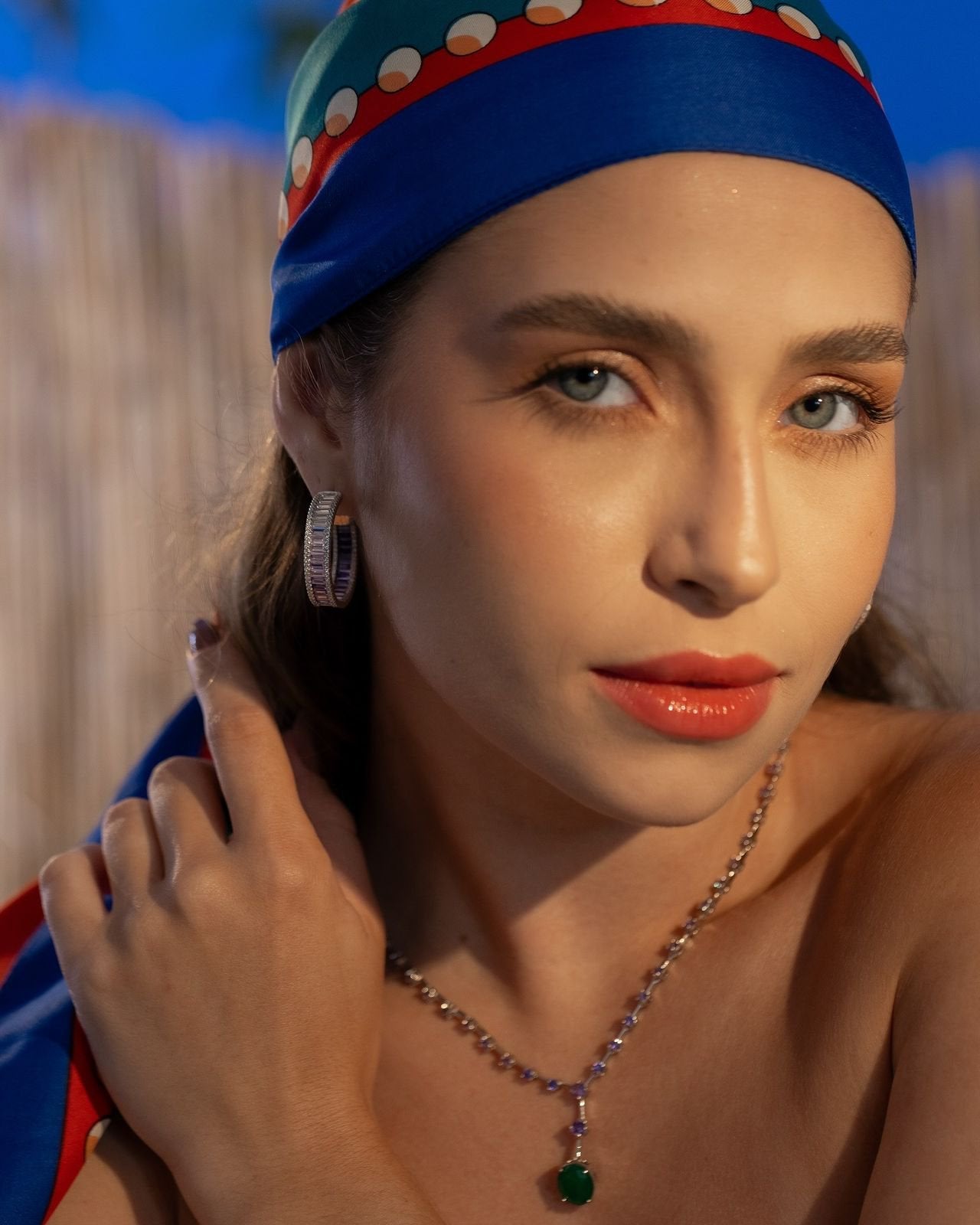 Colar Luxo Gravata Verde Esmeralda Prateado