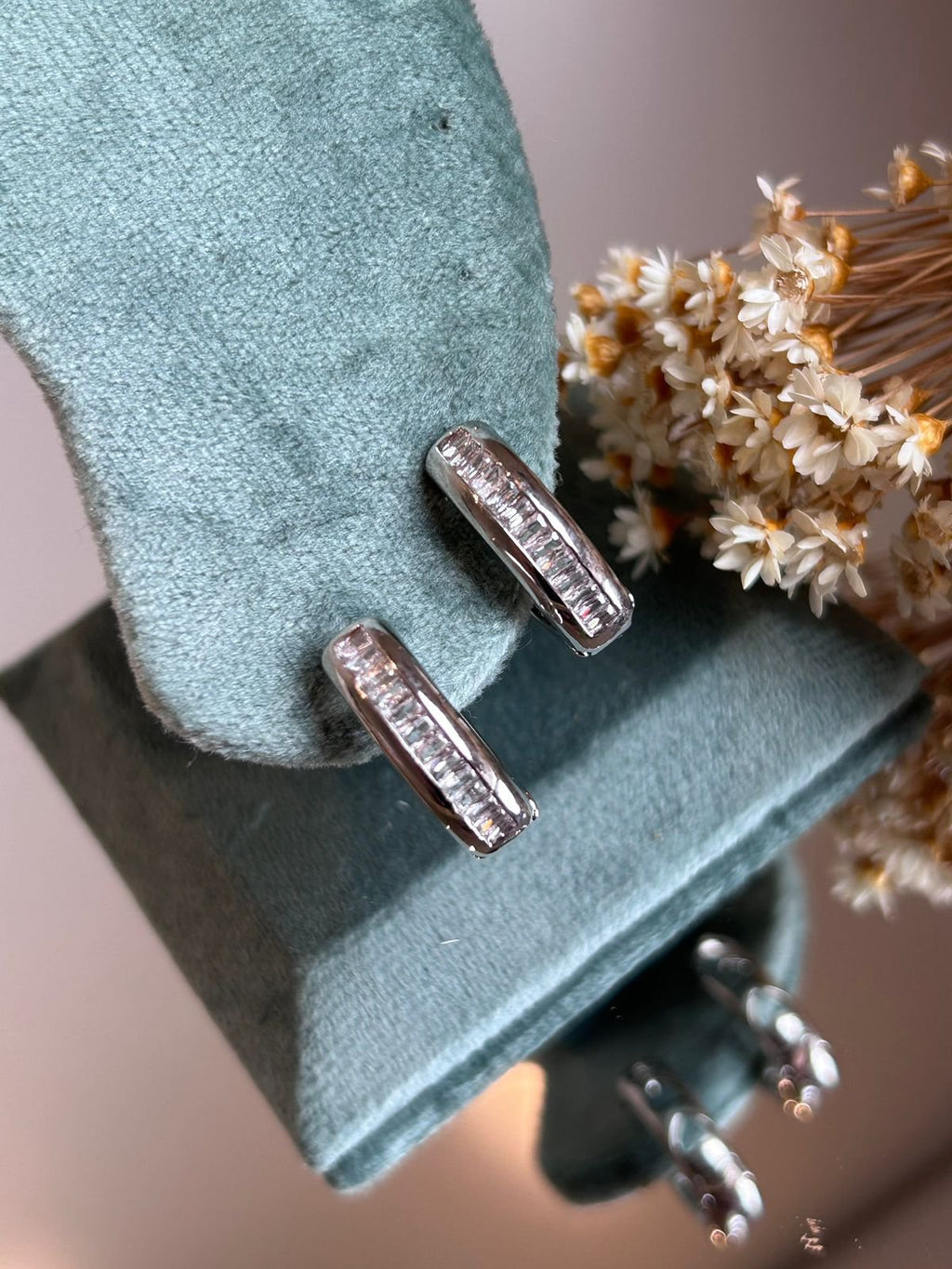 Argola Baguetada Zircônia Prateada