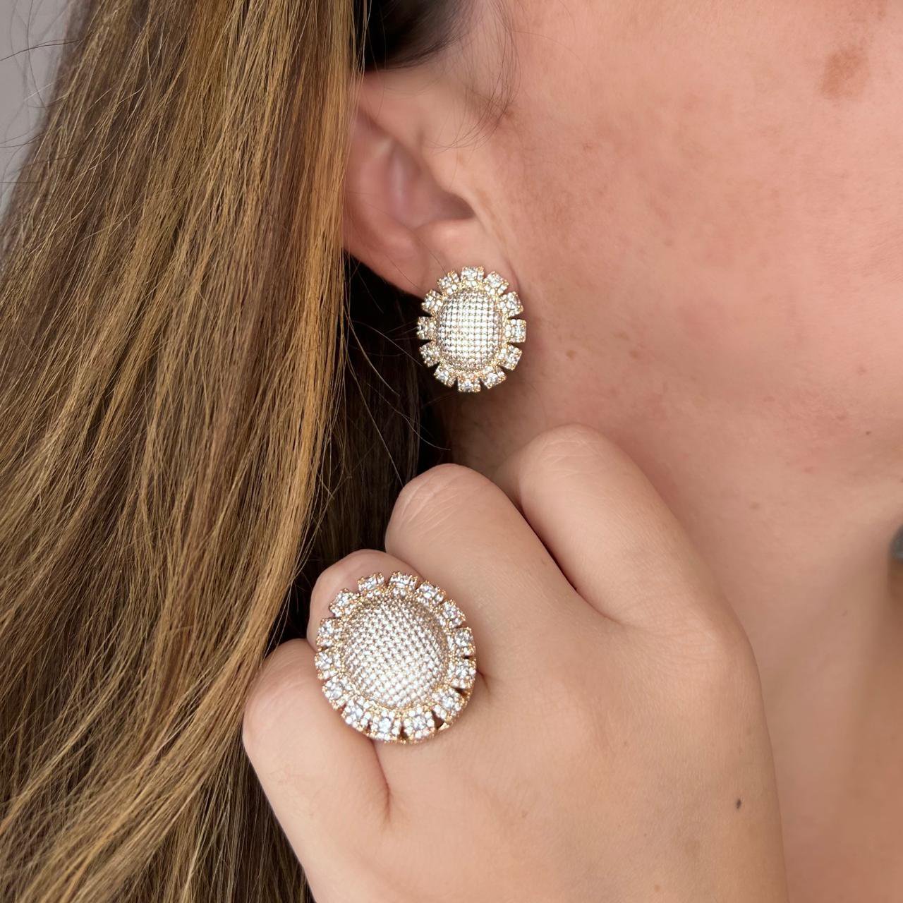 Conjunto Brinco e Anel Flor Cravejada Dourada